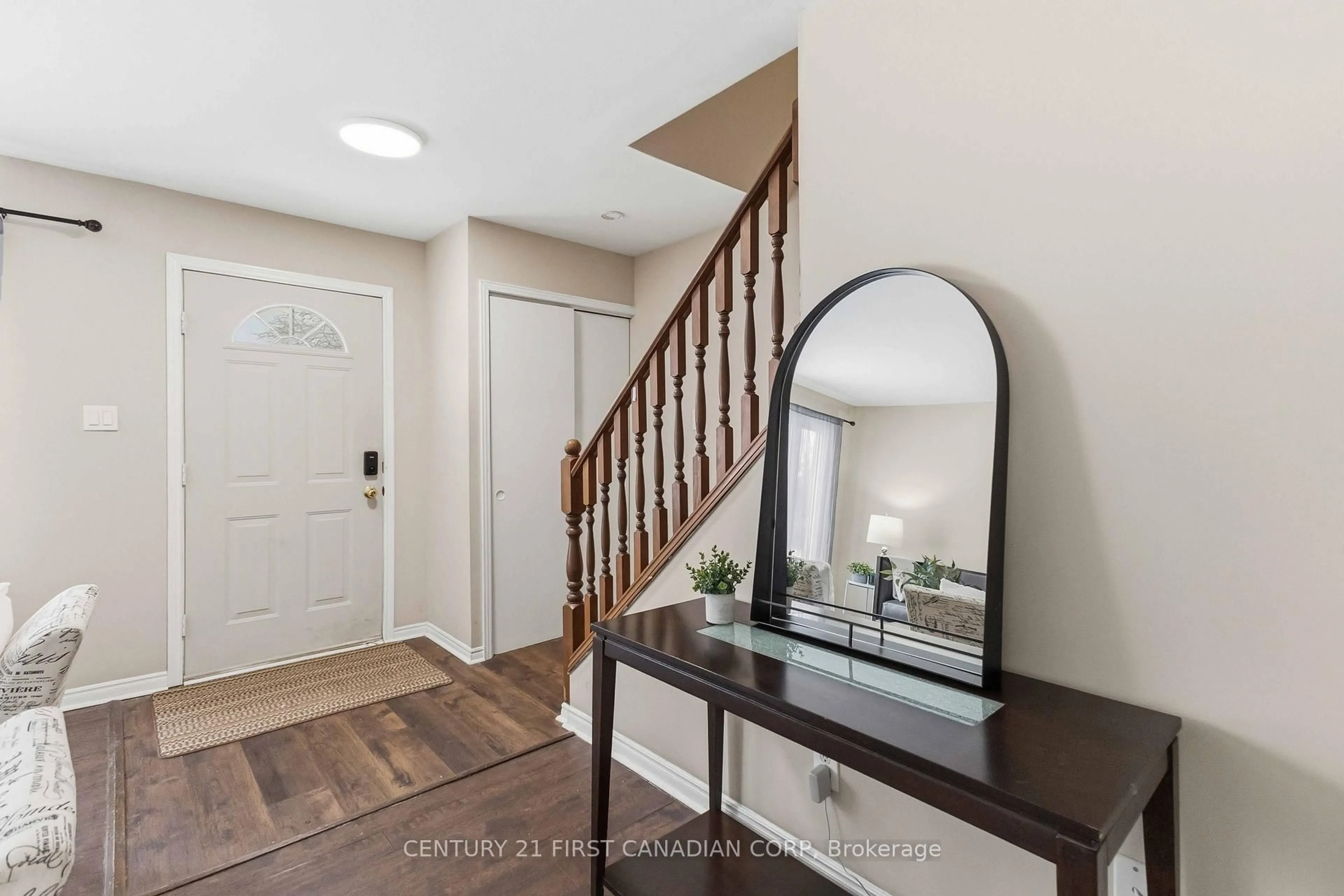 Indoor entryway for 40 Culver Crt, London East Ontario N5V 3E8
