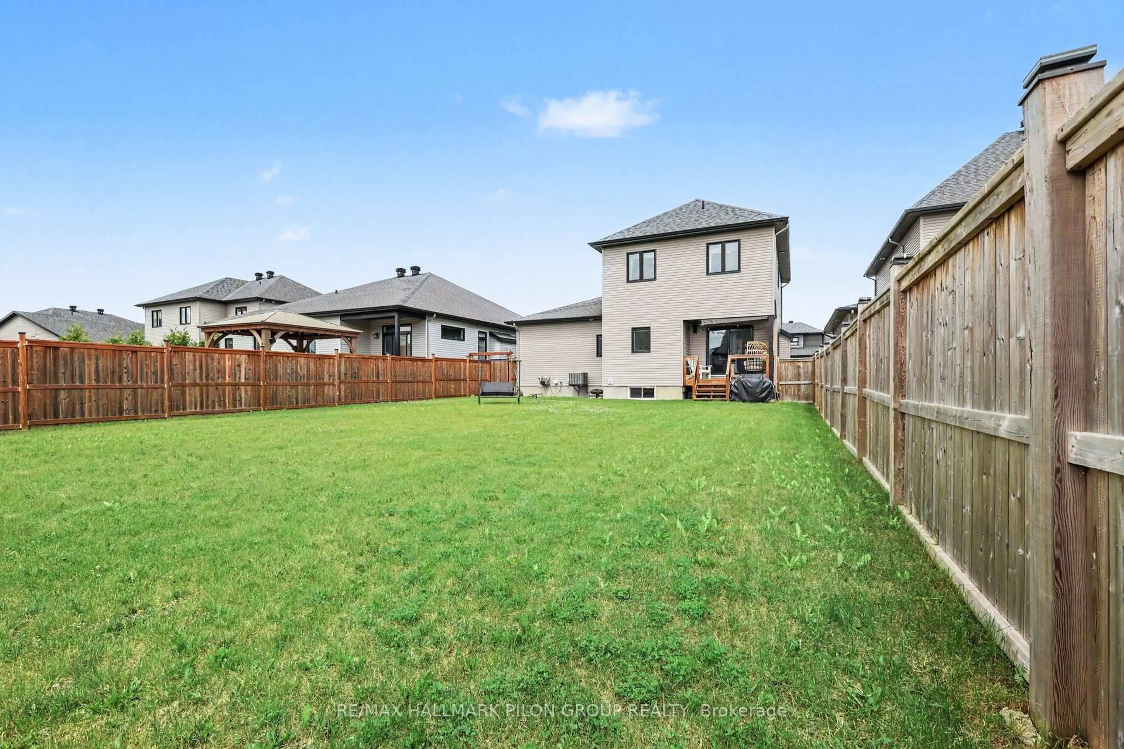Patio, unknown for 47 Nancy St, Russell Ontario K0A 1W0