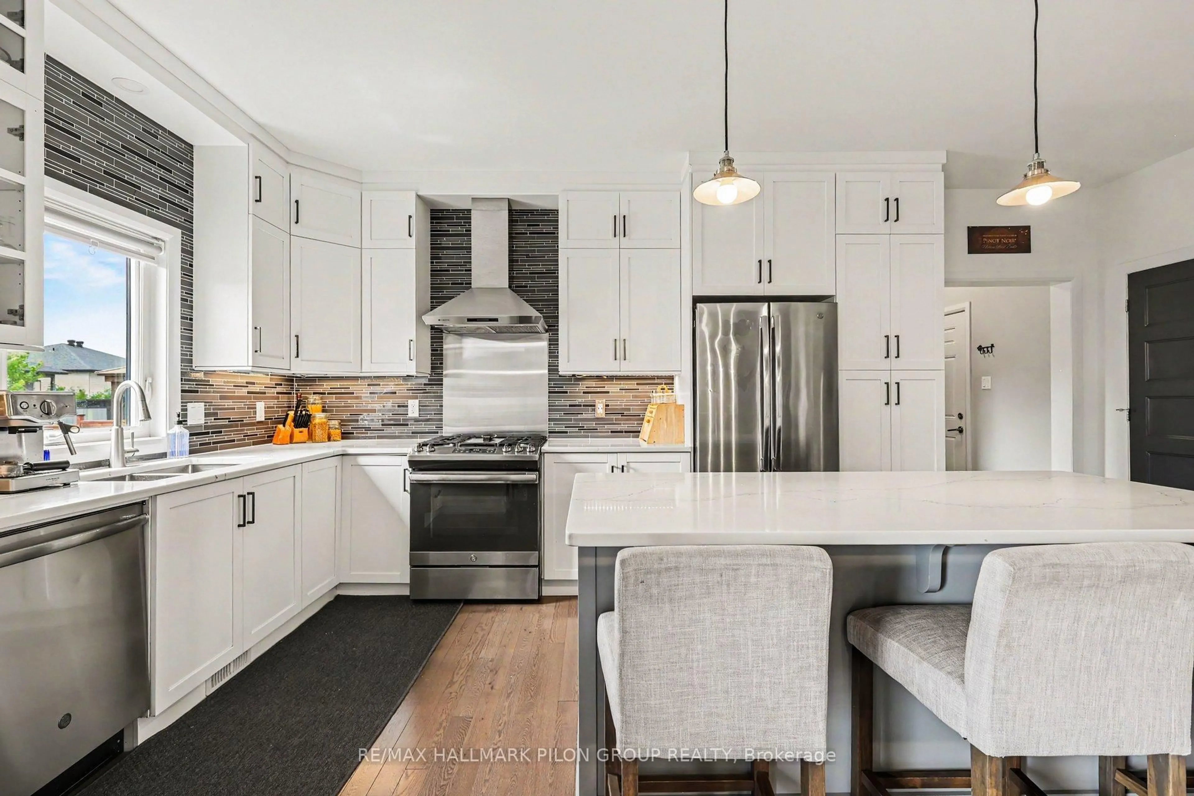 Open concept kitchen, unknown for 47 Nancy St, Russell Ontario K0A 1W0
