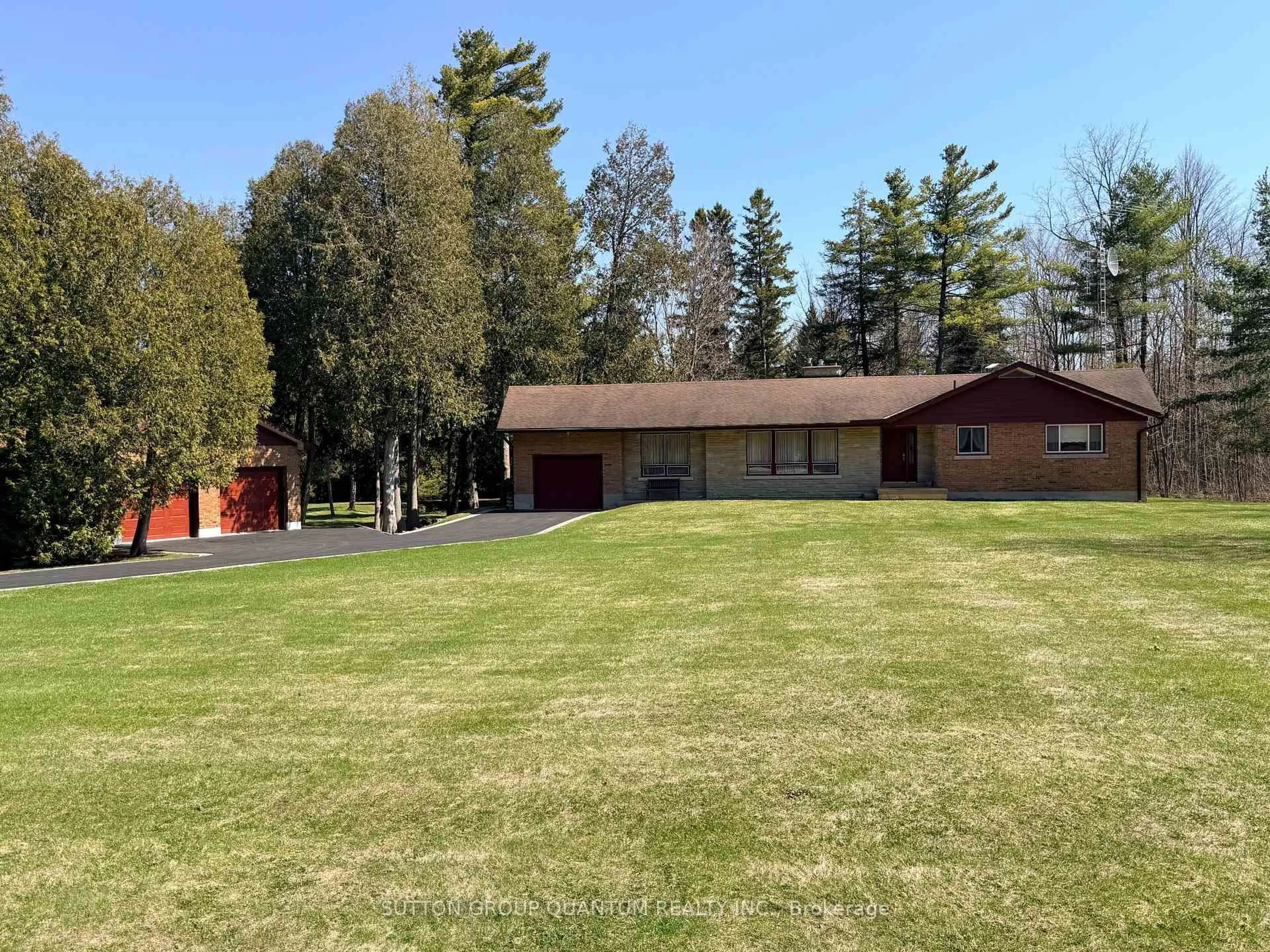 A pic from outside/outdoor area/front of a property/back of a property/a pic from drone, unknown for 506 11th Concession Rd, Hamilton Ontario L8B 1J1