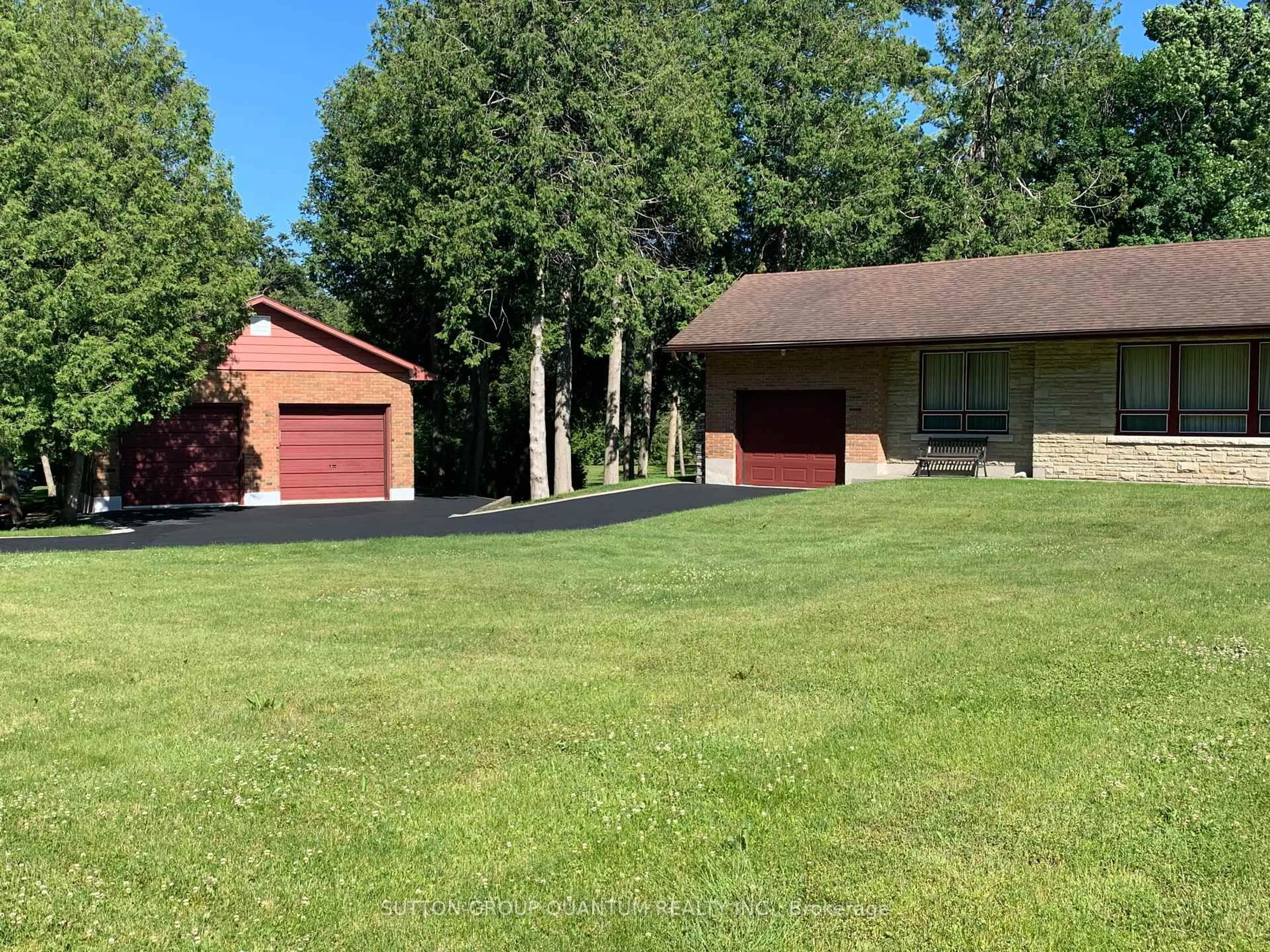 A pic from outside/outdoor area/front of a property/back of a property/a pic from drone, unknown for 506 11th Concession Rd, Hamilton Ontario L8B 1J1