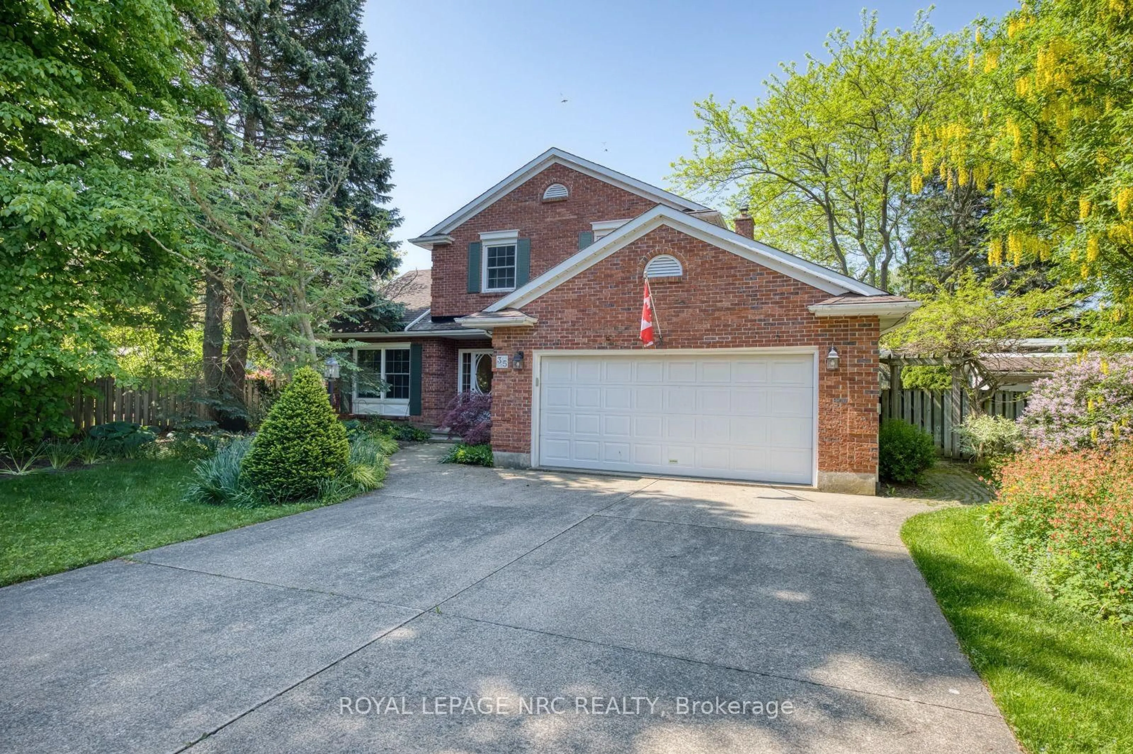 Home with brick exterior material, street for 35 Garrison Village Dr, Niagara-on-the-Lake Ontario L0S 1J0