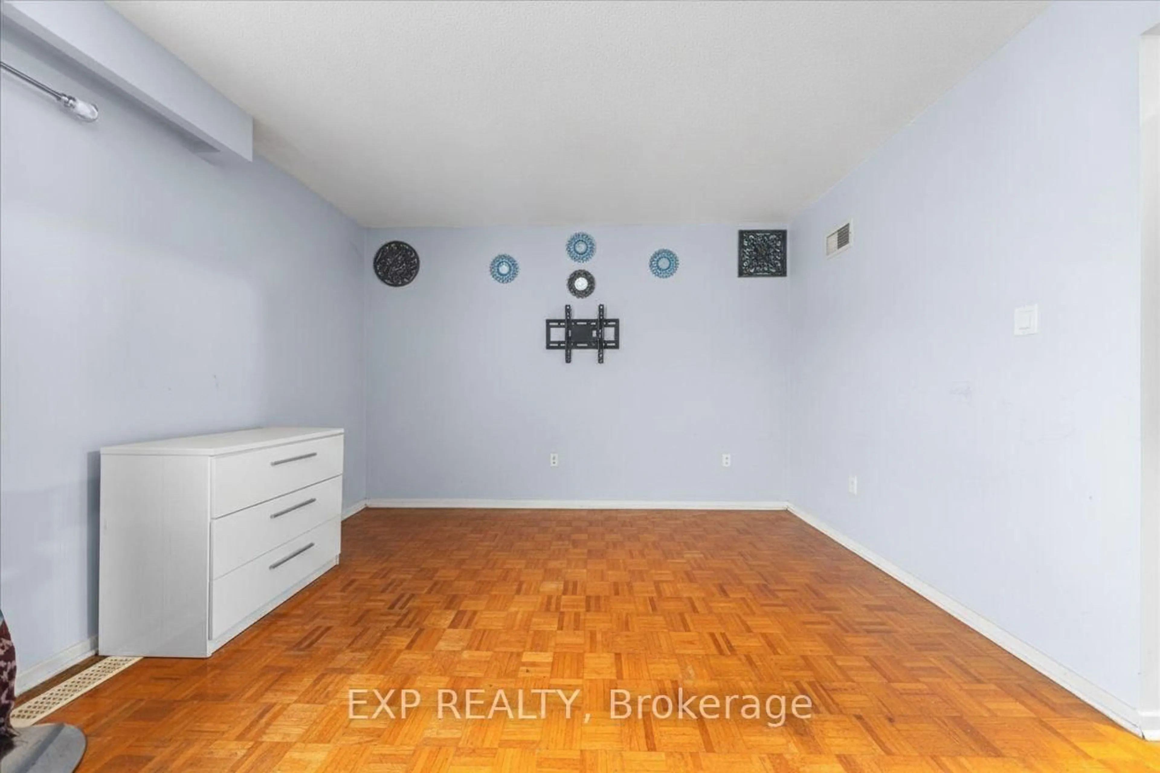 A pic of a room for 2960 Penny Dr #9, Ottawa Ontario K2B 6H5