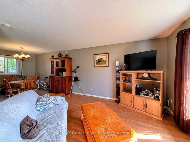 72 Hemlo Dr, Marathon 4