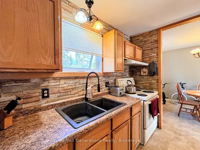 72 Hemlo Dr, Marathon 2