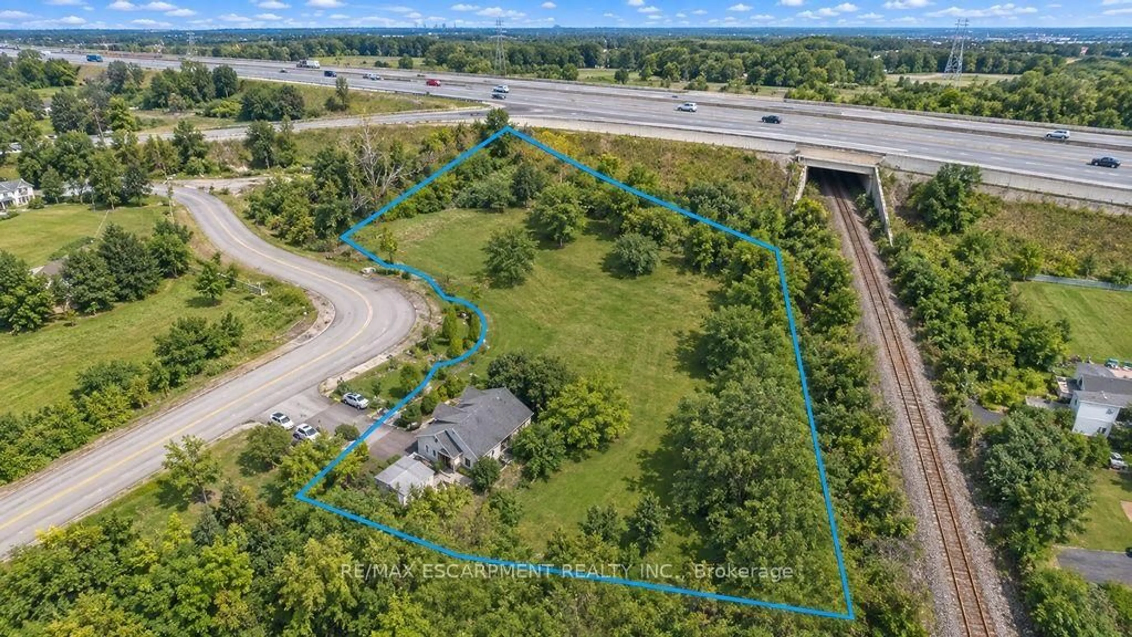 A pic from outside/outdoor area/front of a property/back of a property/a pic from drone, street for 33 Maryvale Ave, Hamilton Ontario L9H 7P1