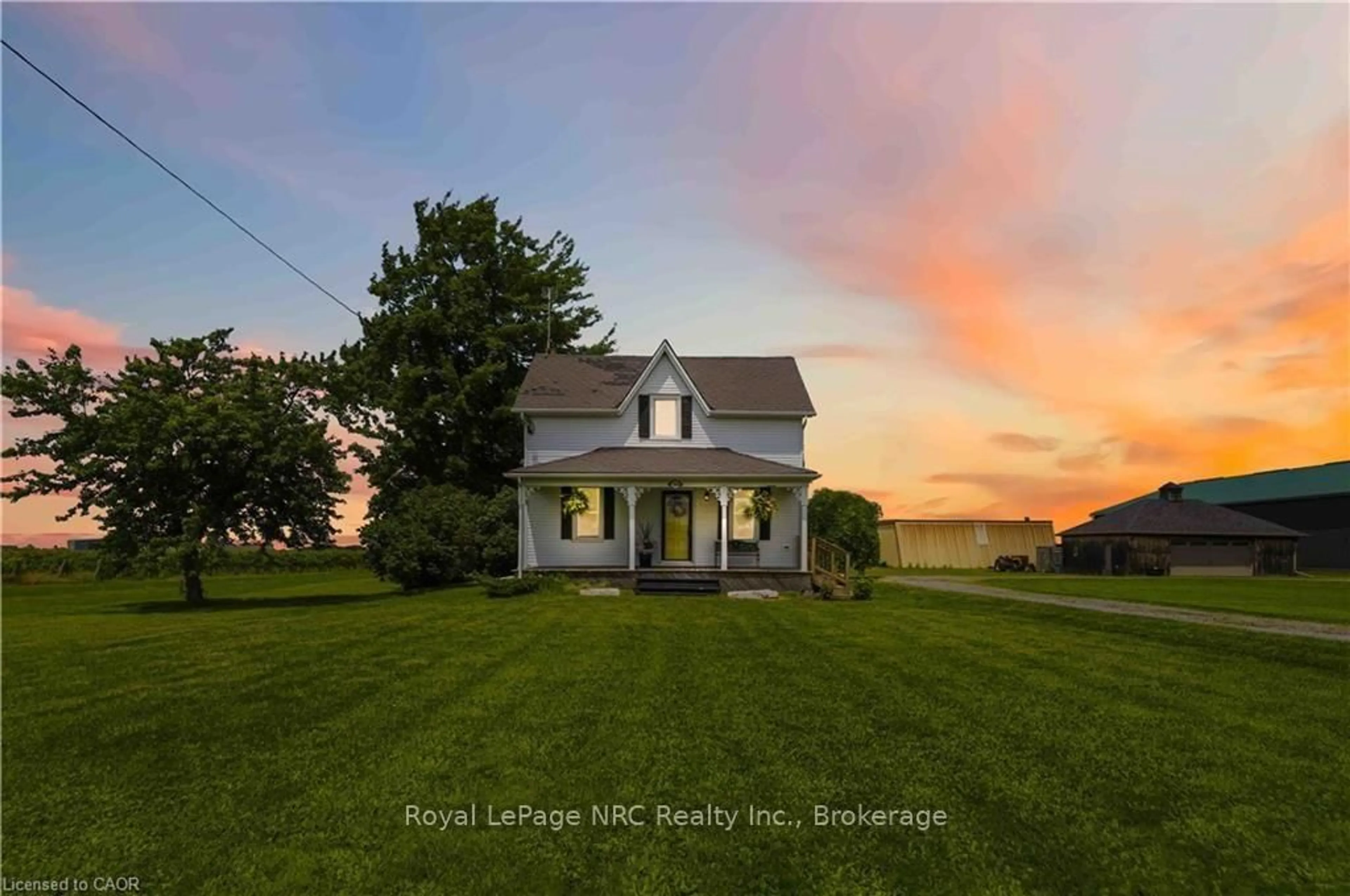 A pic from outside/outdoor area/front of a property/back of a property/a pic from drone, building for 594 Niagara Stone Rd, Niagara-on-the-Lake Ontario L0S 1J0
