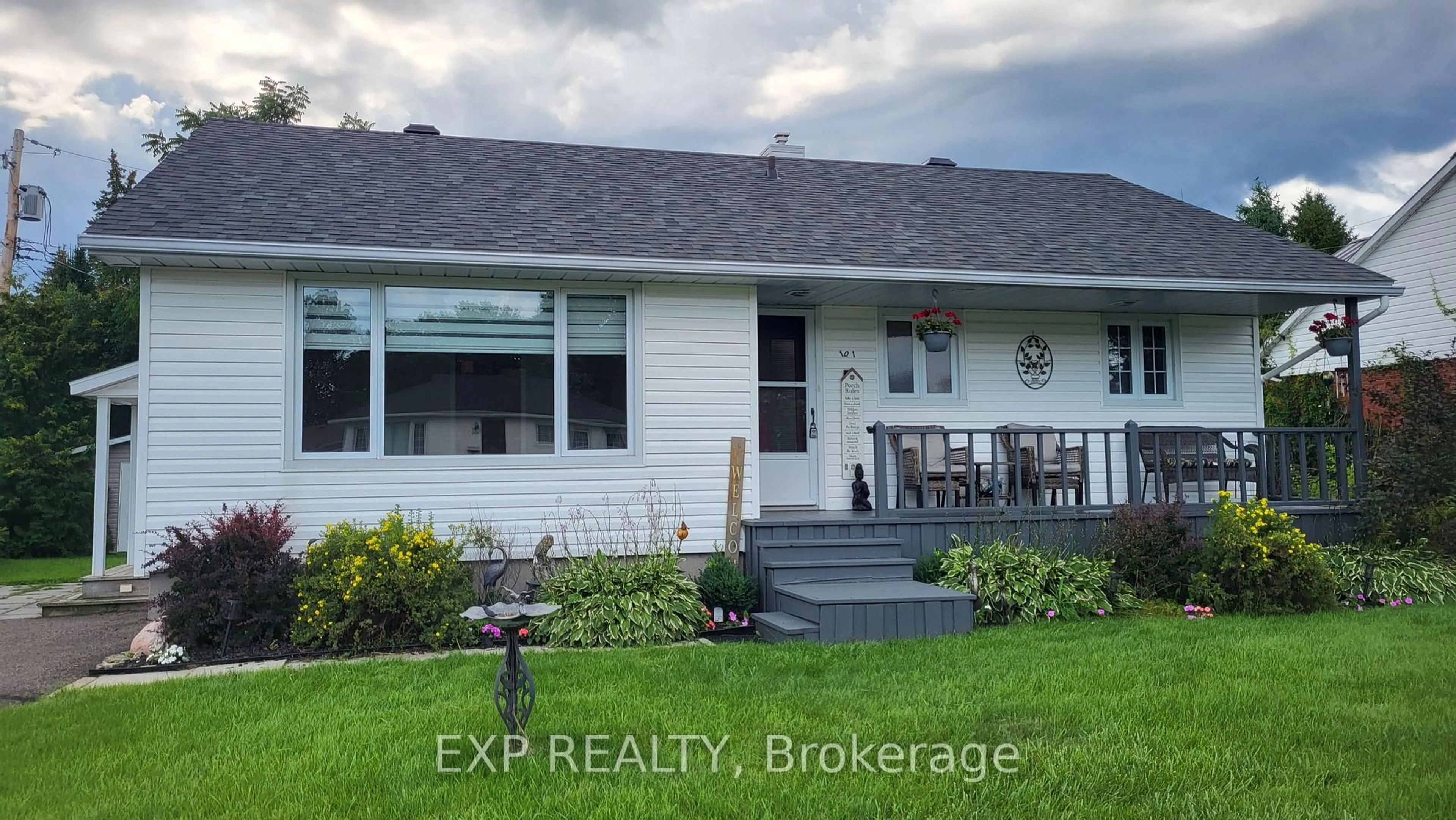 Home with vinyl exterior material, street for 101 Grant Blvd, Renfrew Ontario K7V 2P3