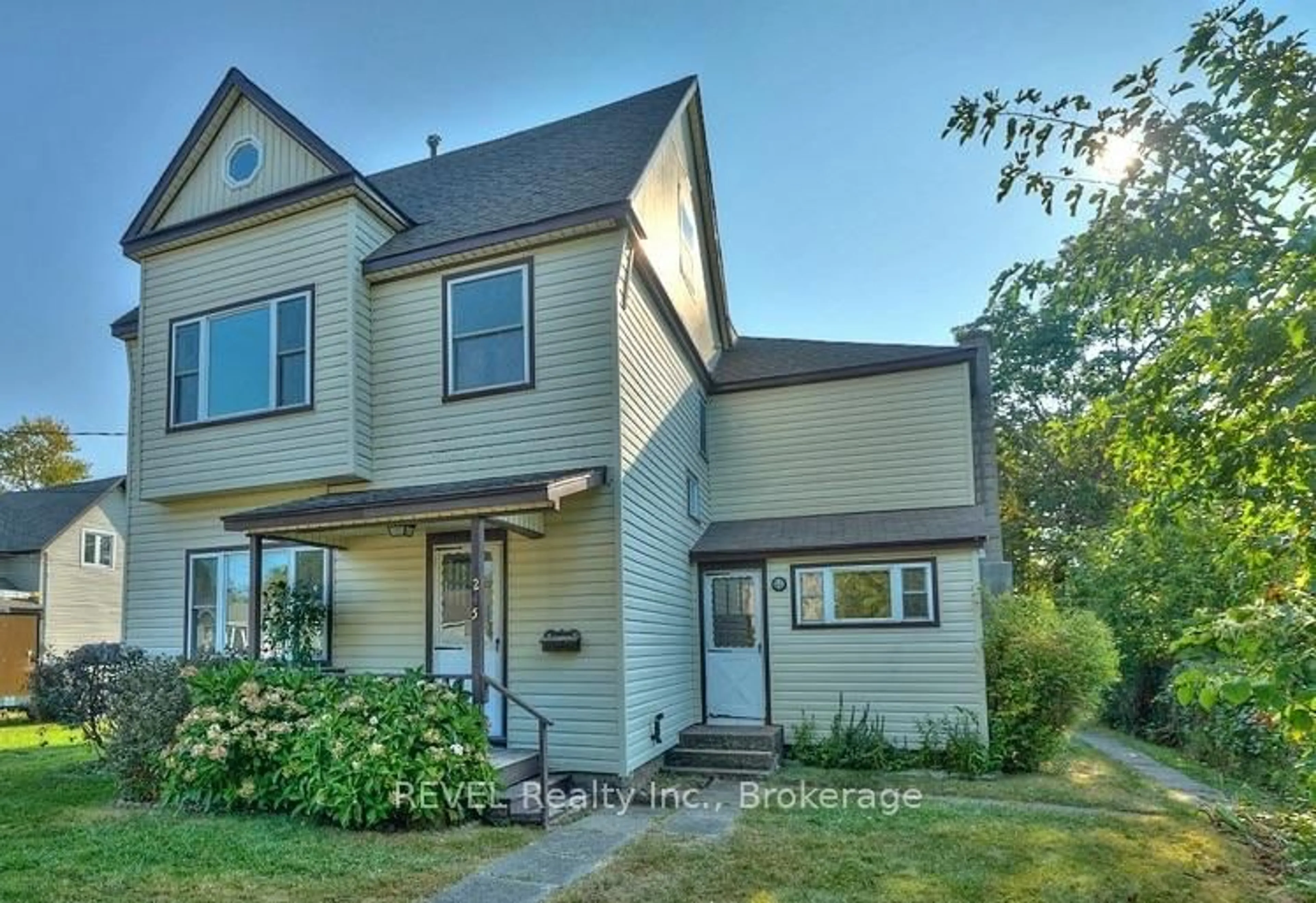 Home with vinyl exterior material, unknown for 245 Stanton St, Fort Erie Ontario L2A 3N8
