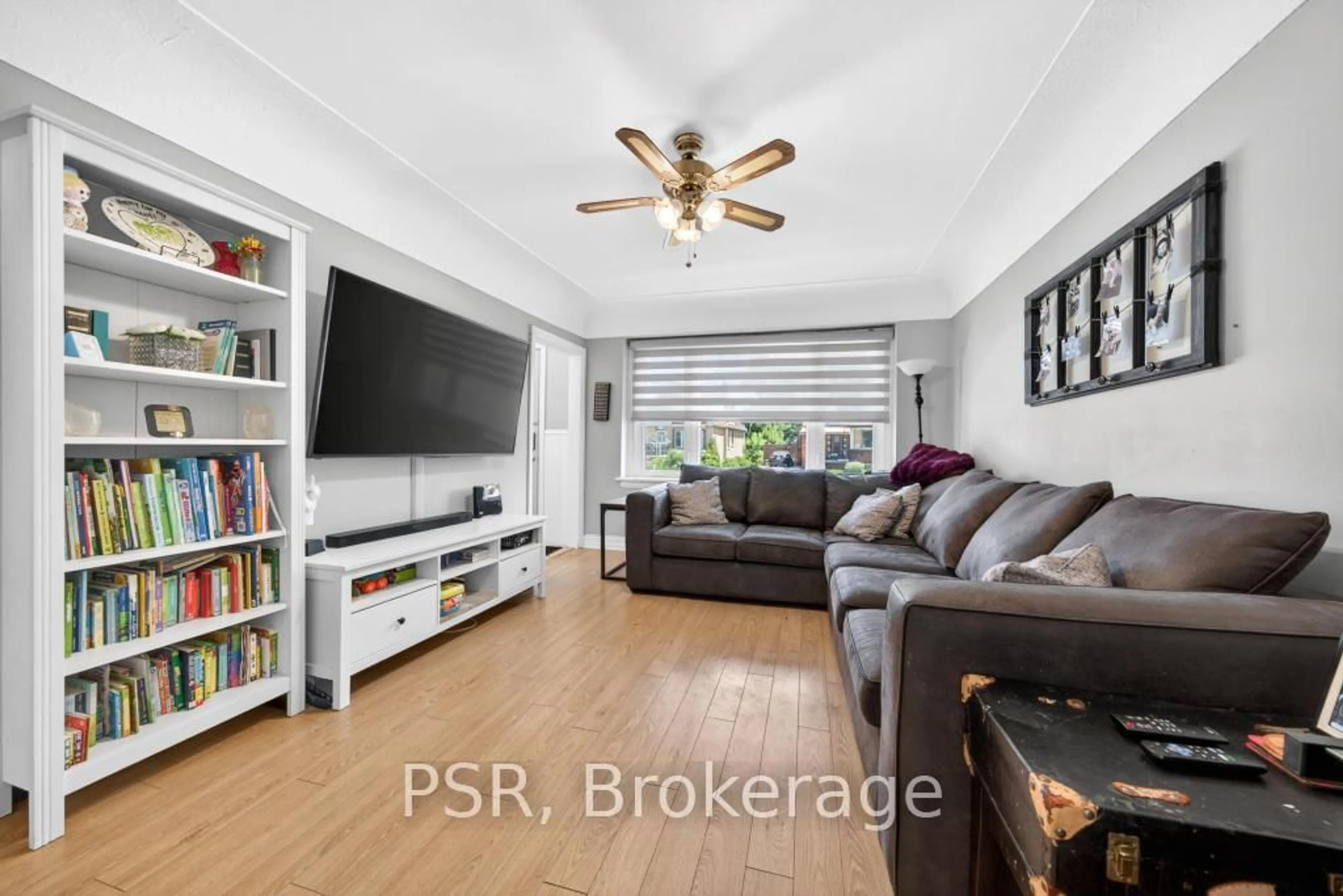 Living room with furniture, unknown for 420 Upper Gage Ave, Hamilton Ontario L8V 4H9