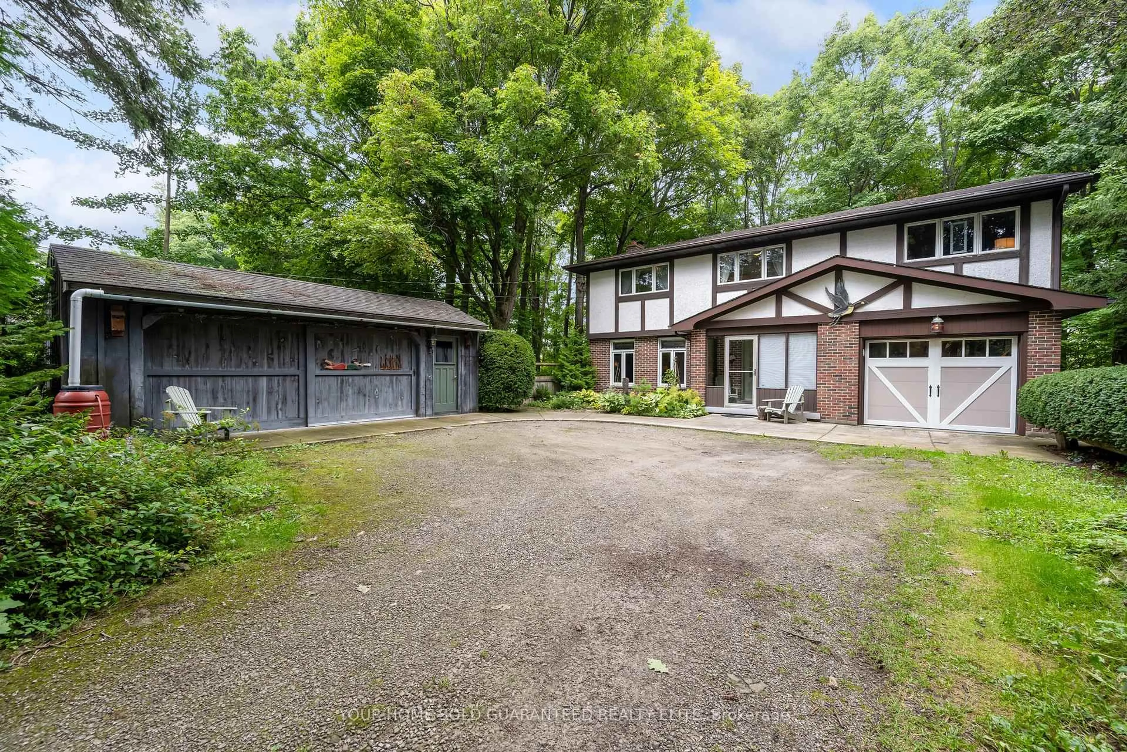 A pic from outside/outdoor area/front of a property/back of a property/a pic from drone, street for 155 Ridge Rd, Grimsby Ontario L3M 4E7