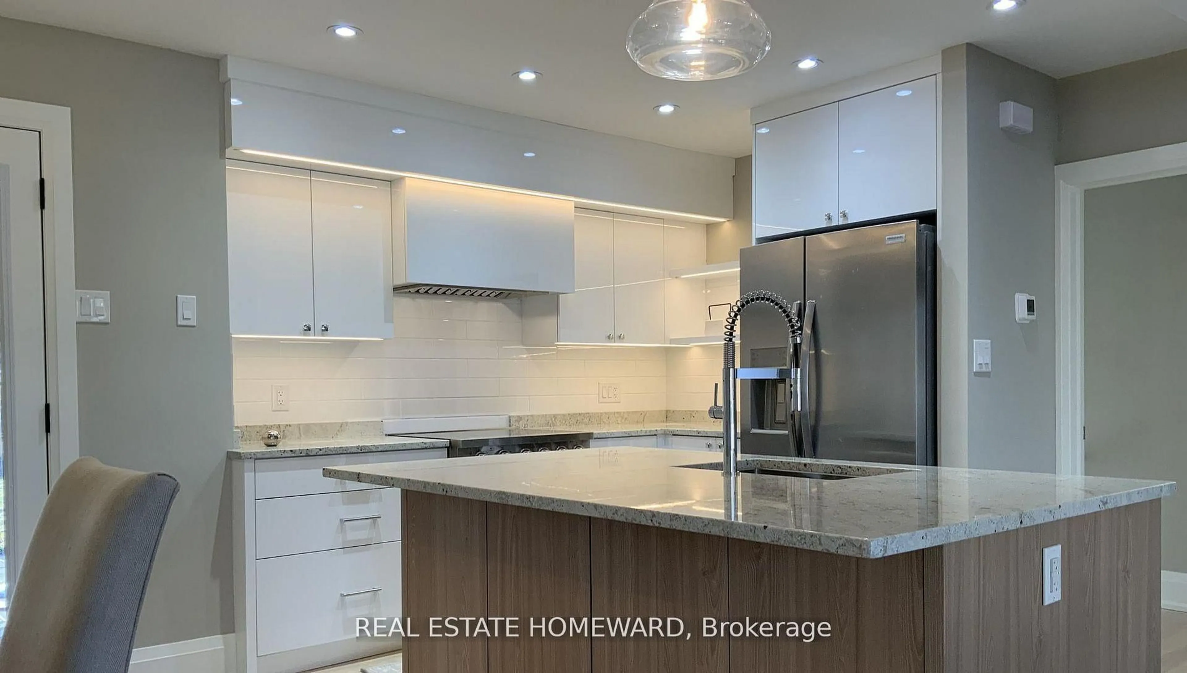 Unknown for 33 Strathcona Dr, St. Catharines Ontario L2M 2A8