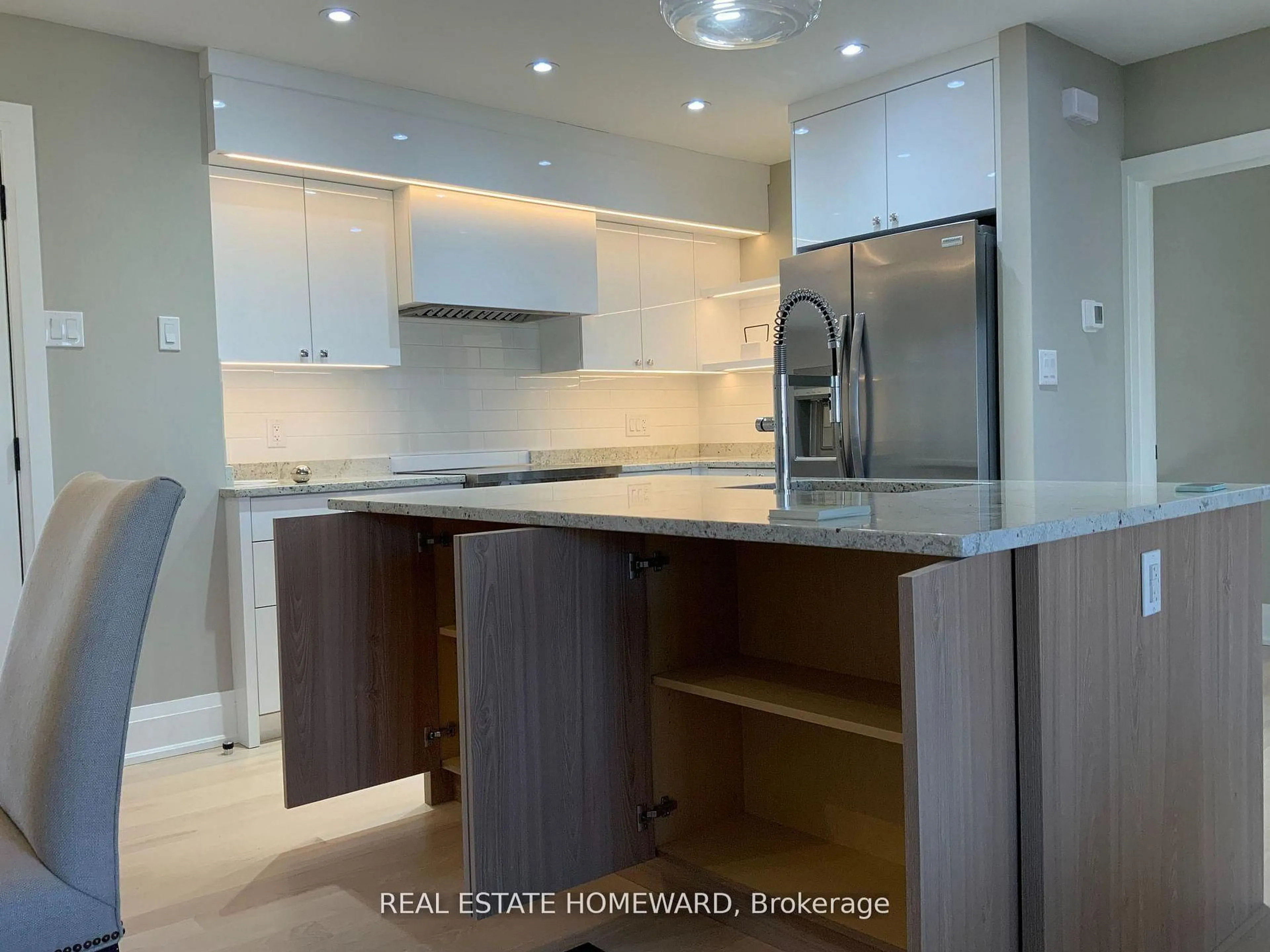 Open concept kitchen, unknown for 33 Strathcona Dr, St. Catharines Ontario L2M 2A8