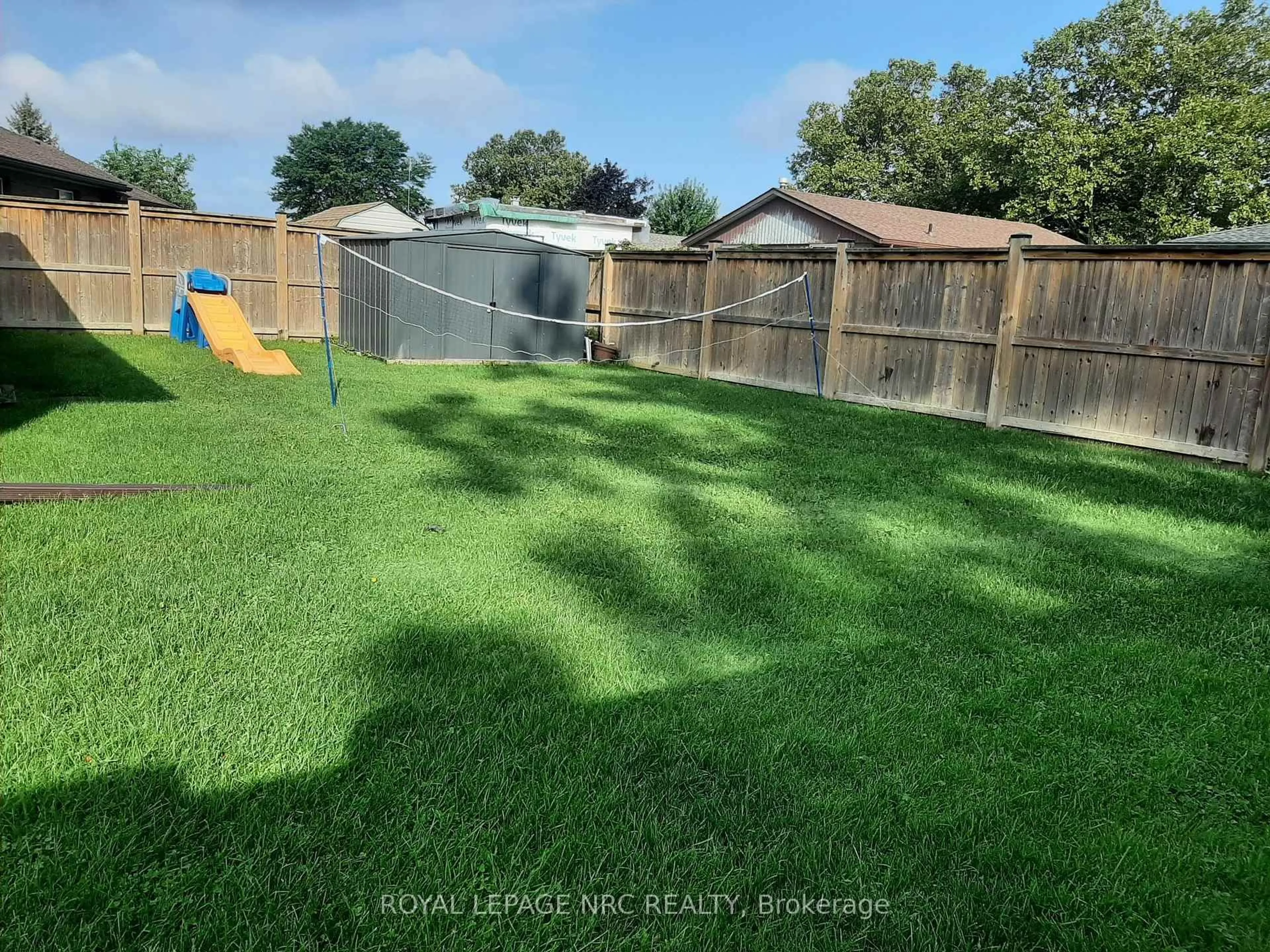 A pic from outside/outdoor area/front of a property/back of a property/a pic from drone, street for 7345 Mountjoy Crt, Niagara Falls Ontario L2J 3T1
