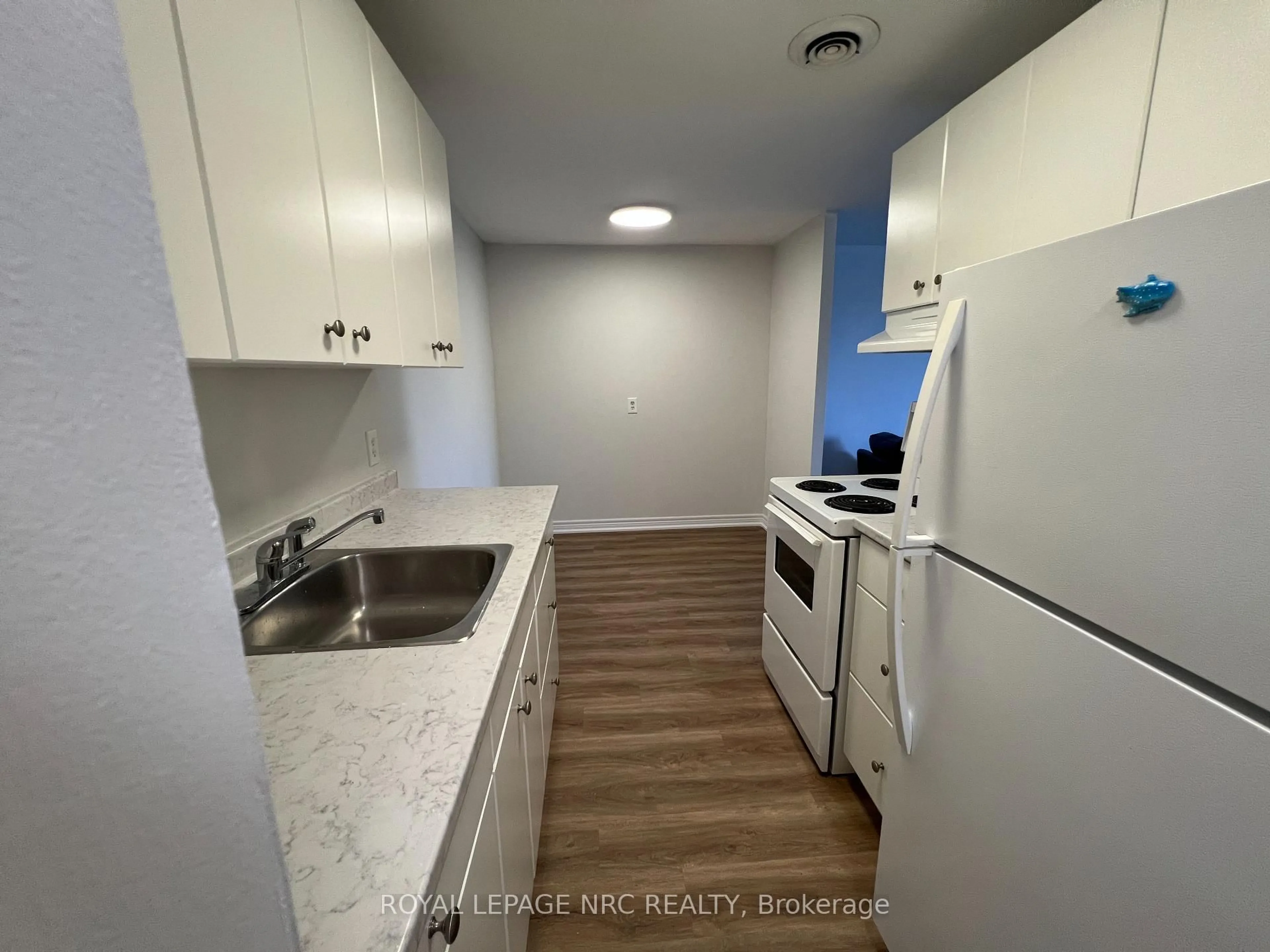 Standard kitchen, unknown for 264 Grantham Ave #307, St. Catharines Ontario L2P 3H1