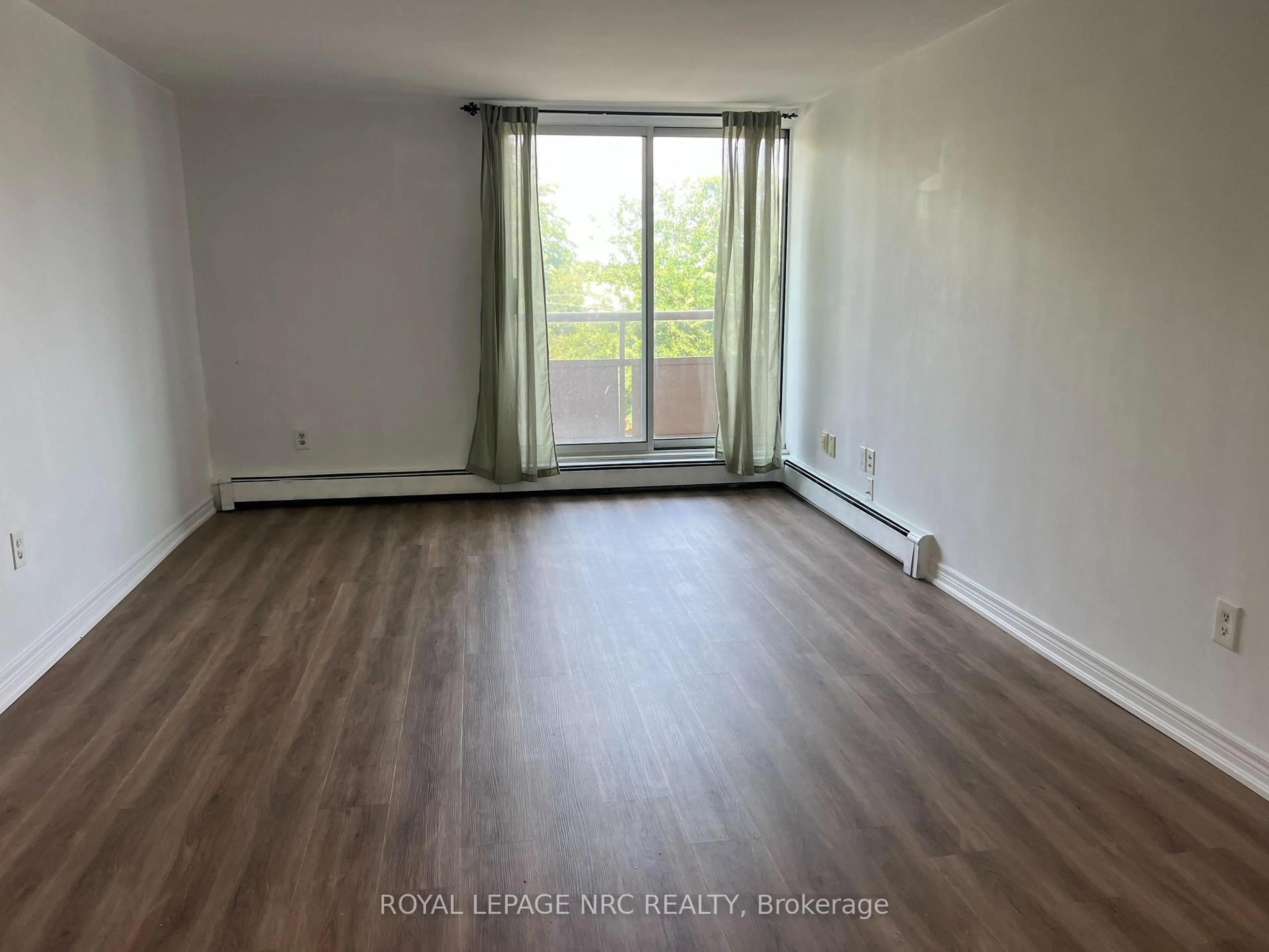 A pic of a room for 264 Grantham Ave #307, St. Catharines Ontario L2P 3H1