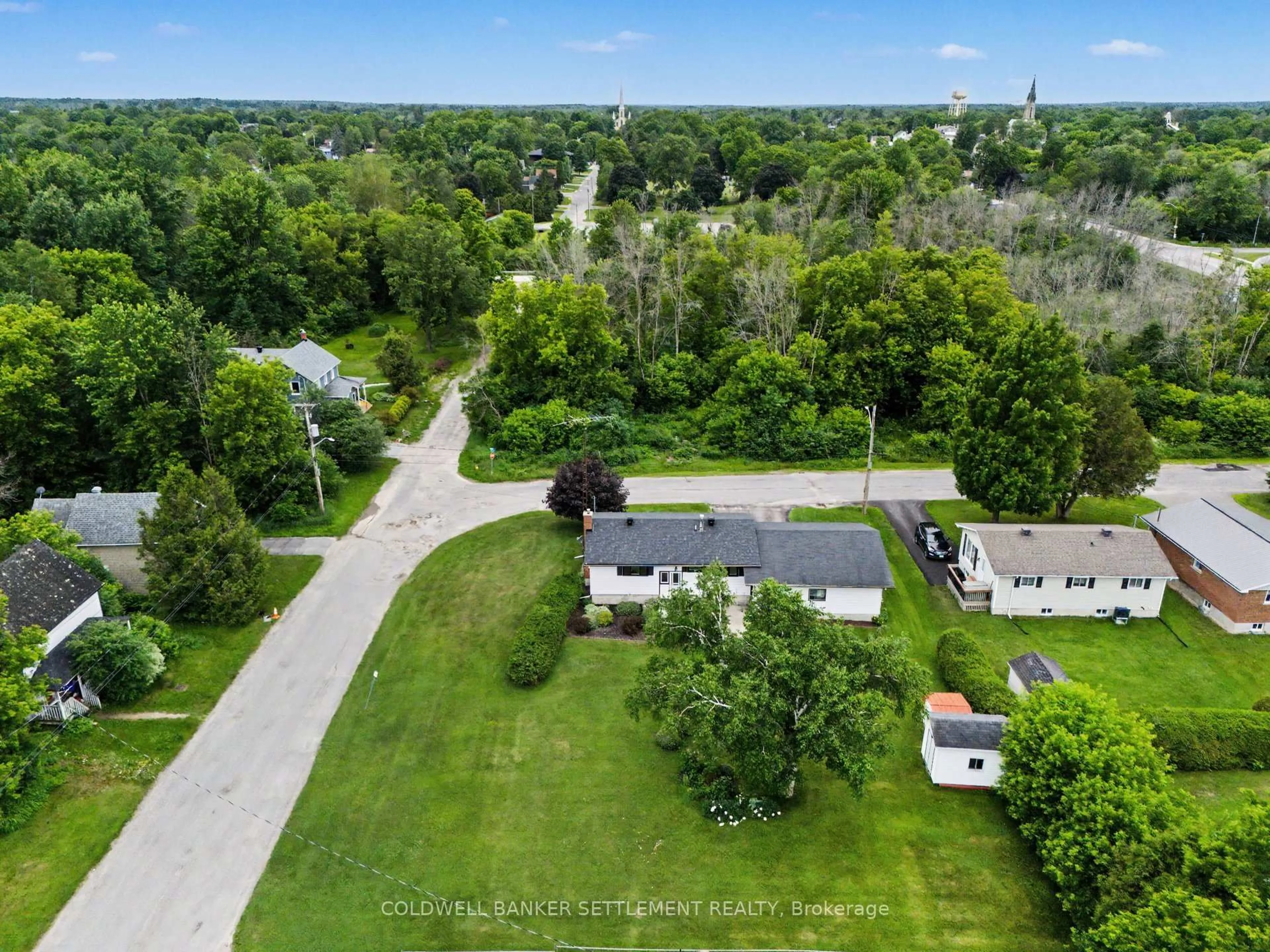 A pic from outside/outdoor area/front of a property/back of a property/a pic from drone, unknown for 14 Baynes St, Perth Ontario K7H 1R1