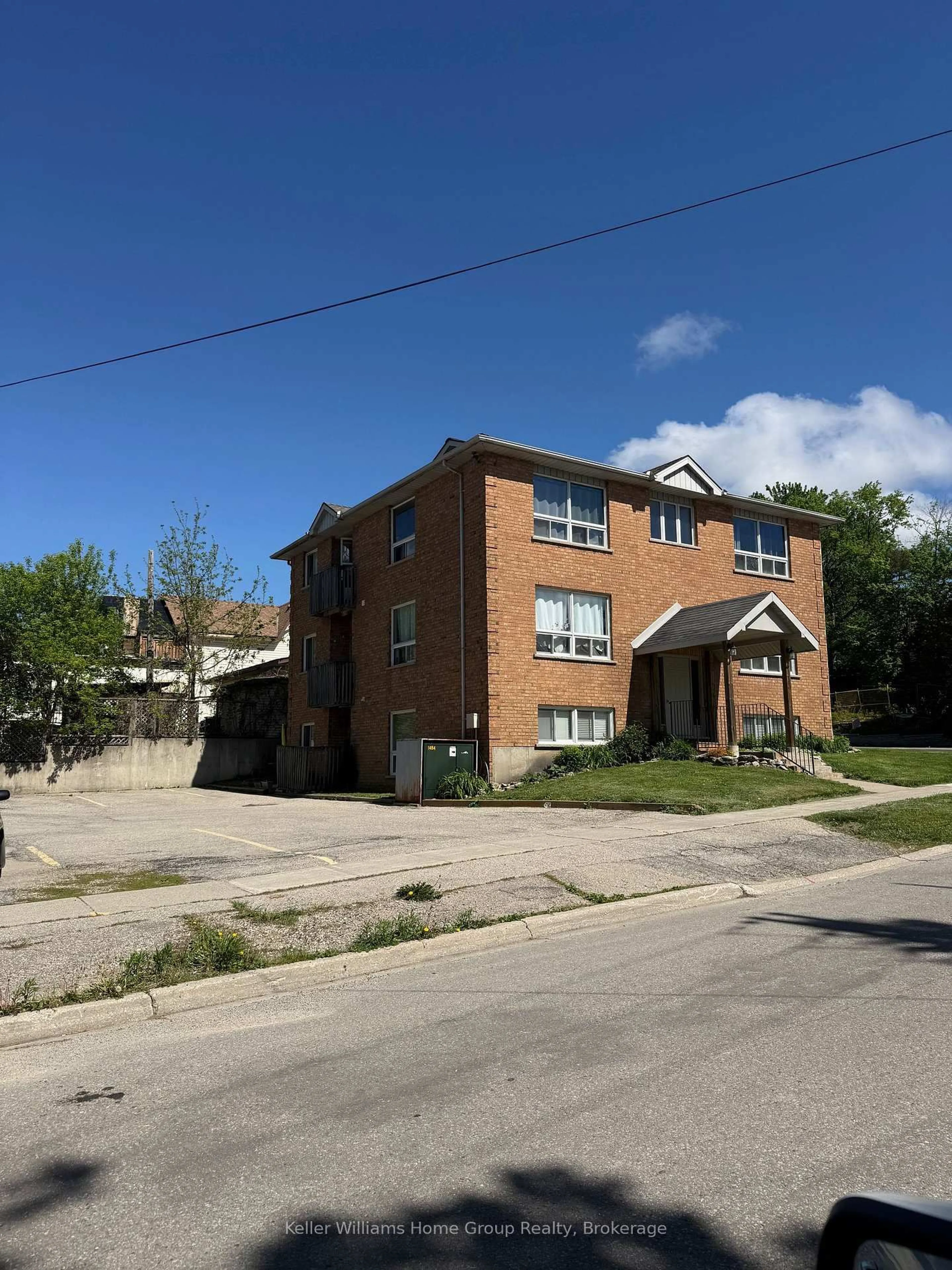 A pic from outside/outdoor area/front of a property/back of a property/a pic from drone, street for 115 St George St, Centre Wellington Ontario N1M 1H8