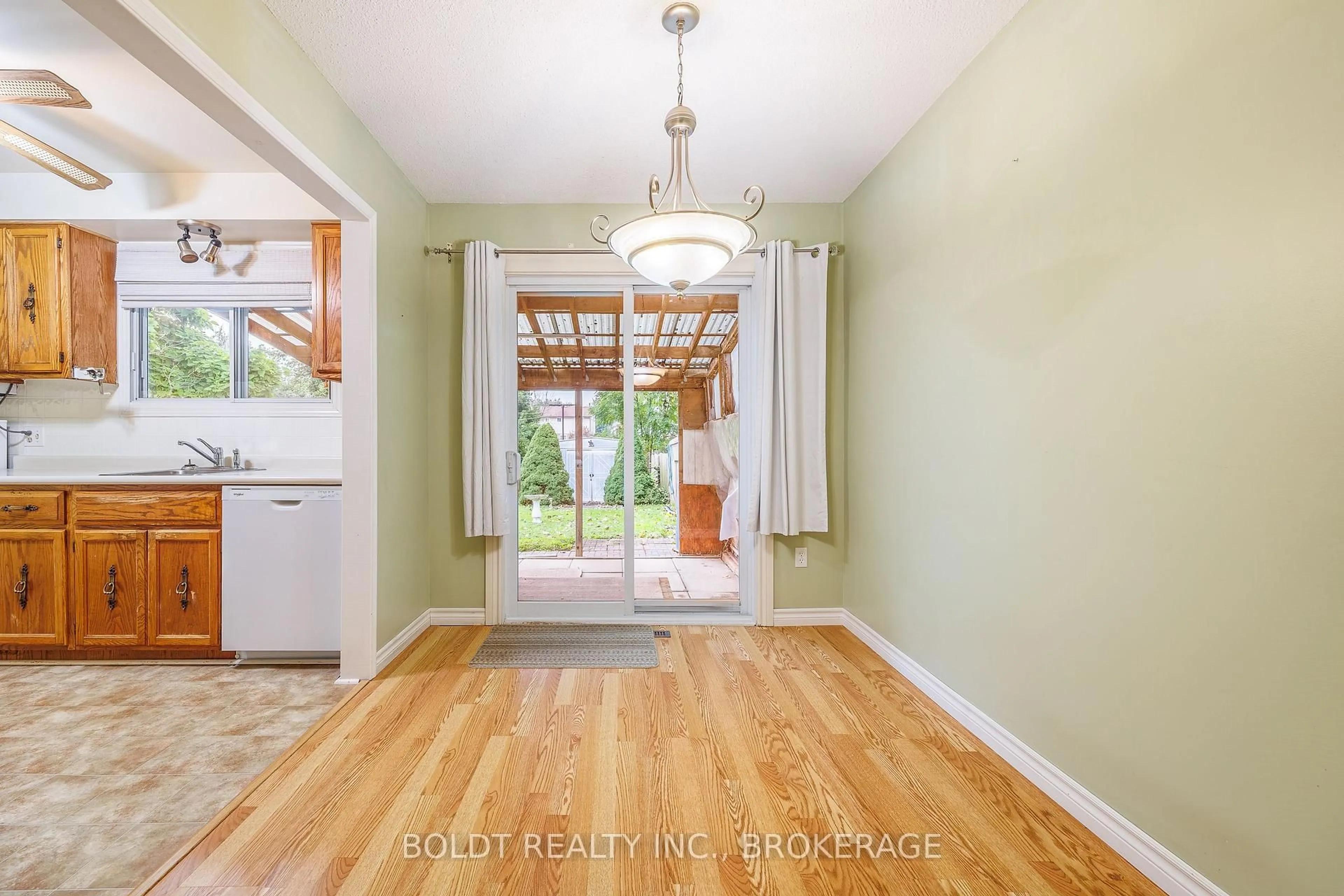 Indoor entryway for 50 Silvan Dr, Welland Ontario L3C 6C3