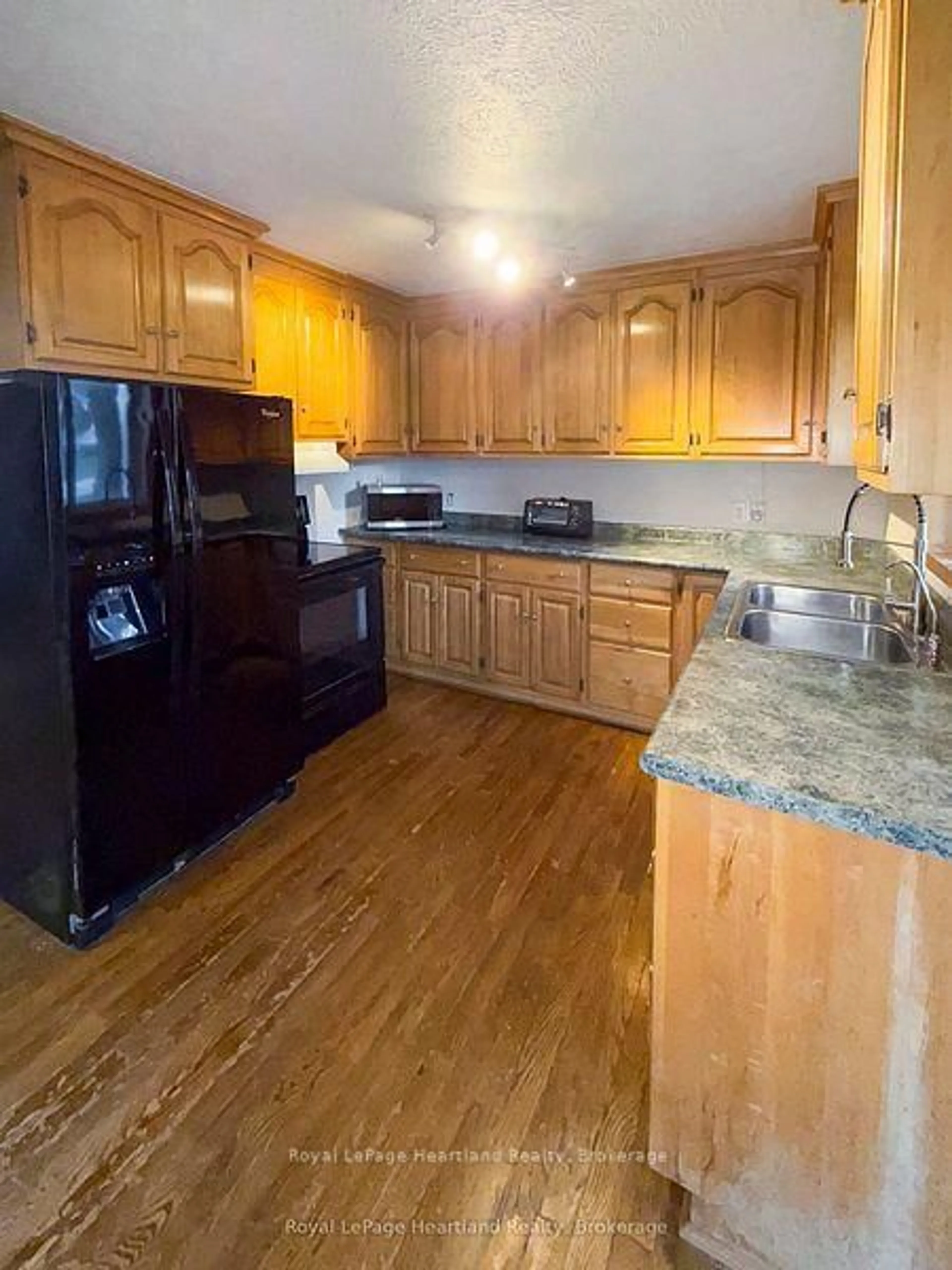 Standard kitchen, unknown for 16 Whitechurch St, Huron-Kinloss Ontario N0G 2W0