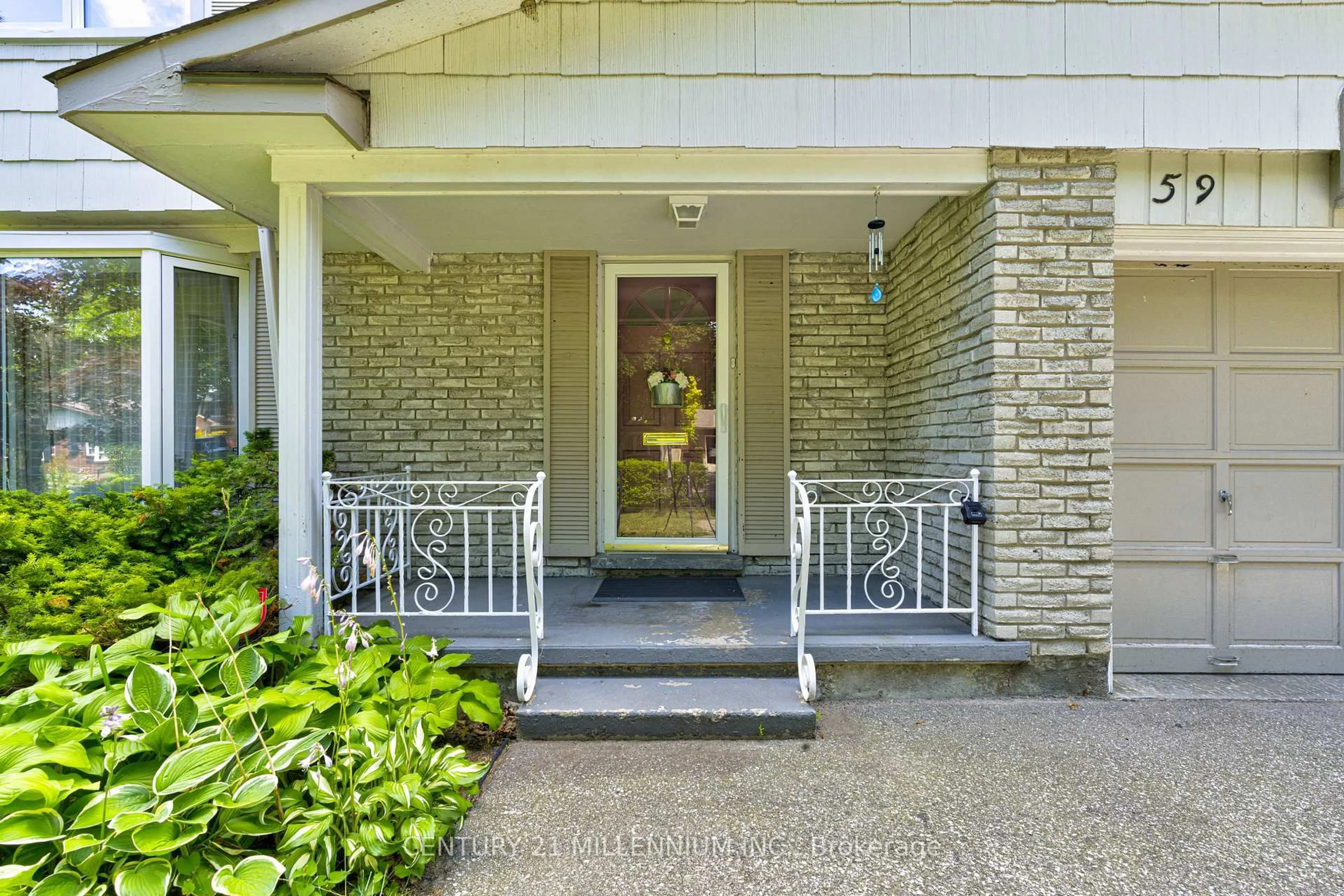 Indoor entryway for 59 Lewis Cres, Kitchener Ontario N2A 2T7
