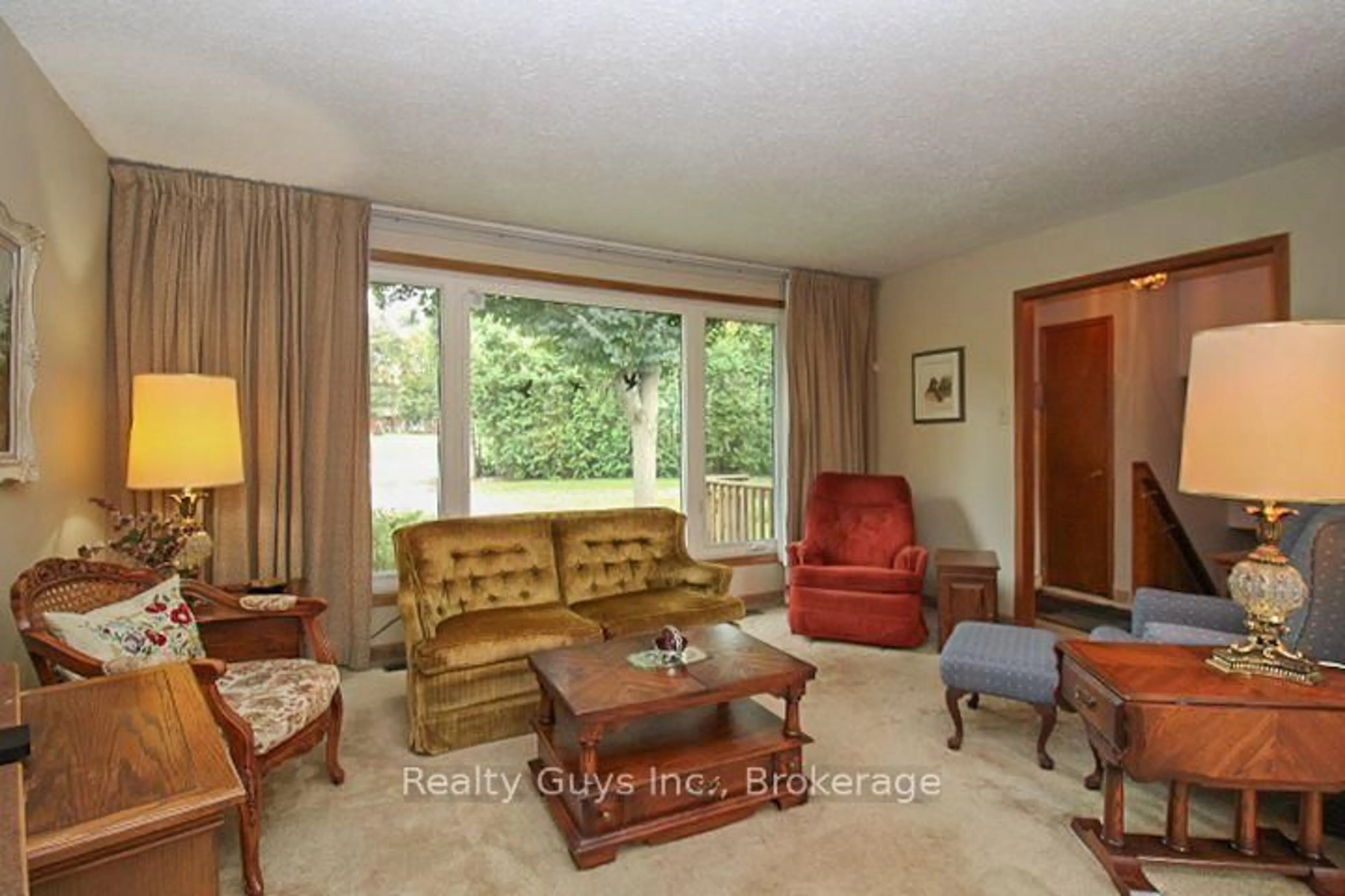 Living room with furniture, unknown for 72 Shelter Bay St, Kawartha Lakes Ontario K0L 2W0