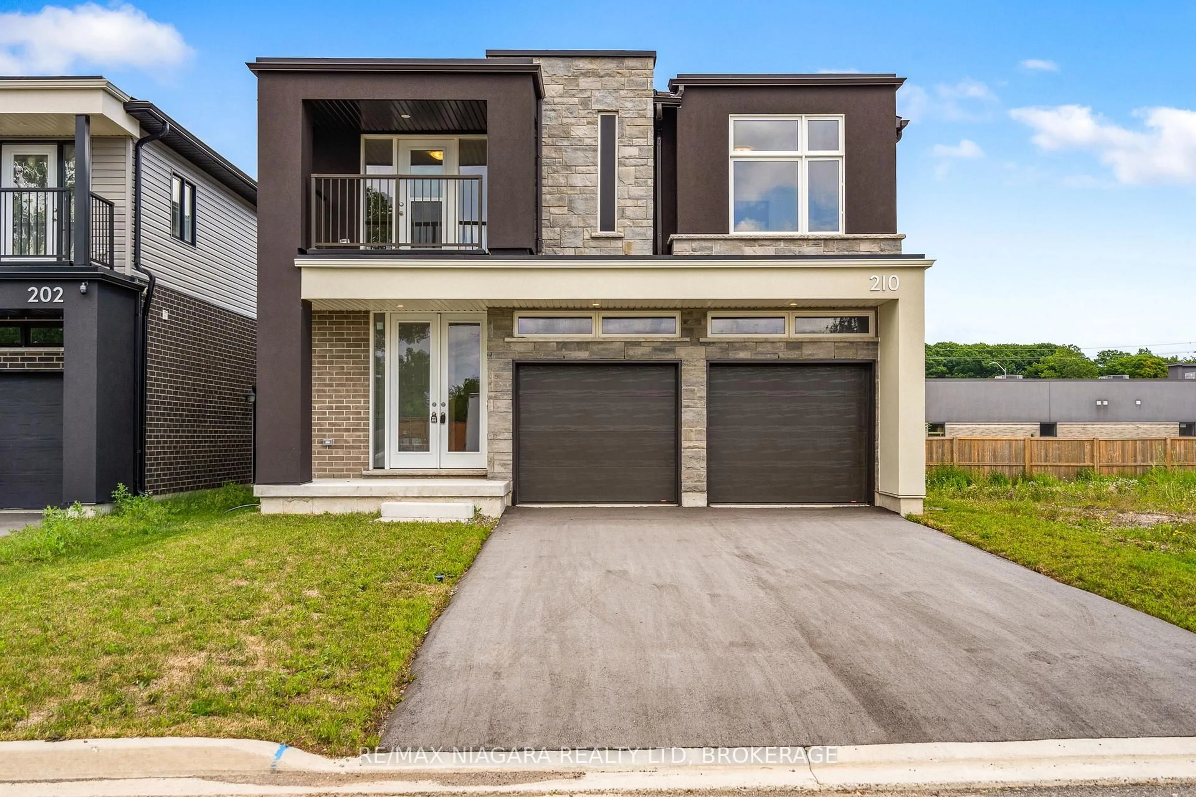 Home with brick exterior material, street for 226 Wellandvale Dr, Welland Ontario L3C 7C7