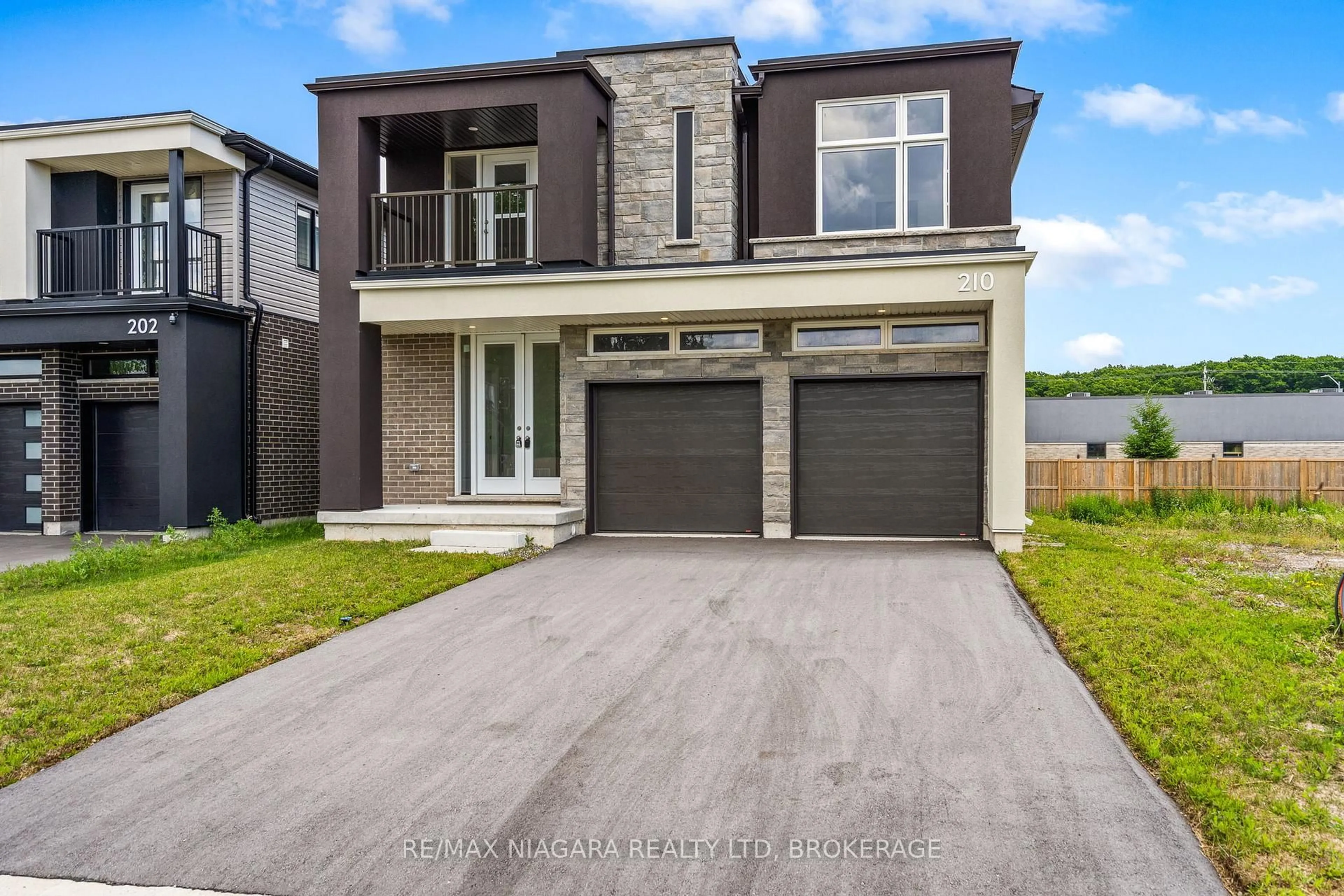 Home with brick exterior material, street for 226 Wellandvale Dr, Welland Ontario L3C 7C7