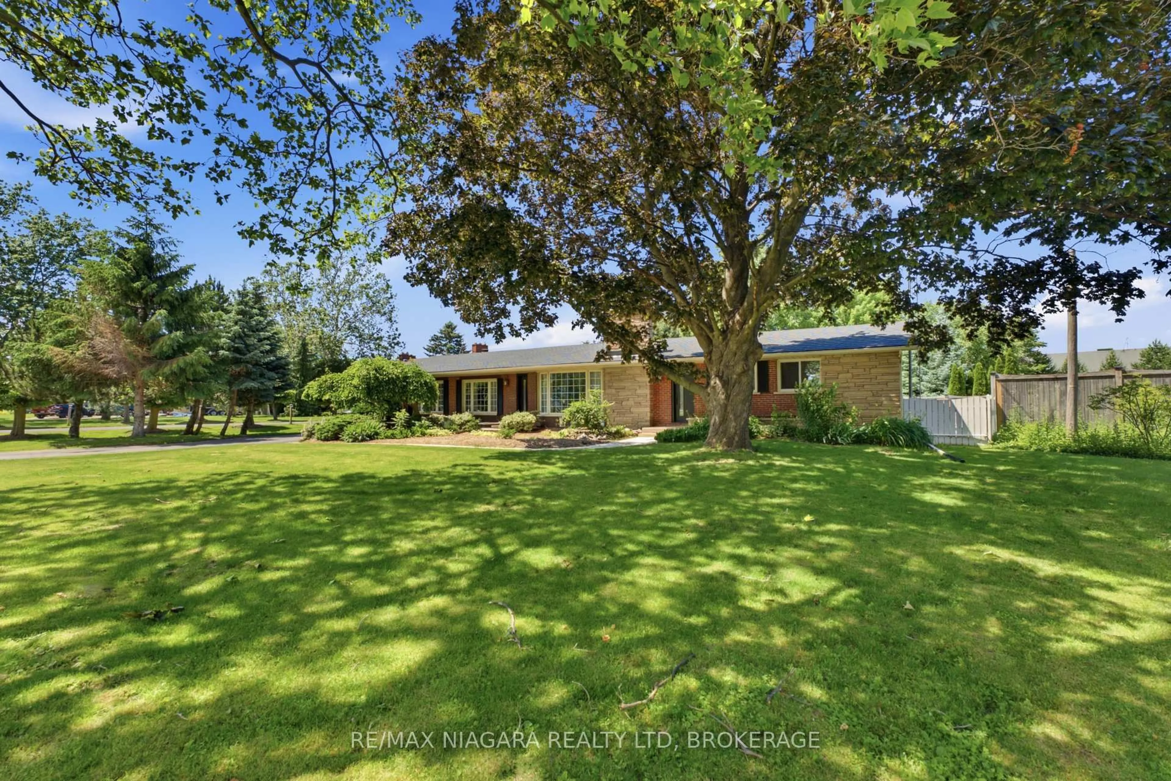 A pic from outside/outdoor area/front of a property/back of a property/a pic from drone, street for 1042 Lakeshore Rd, St. Catharines Ontario L2R 6P9