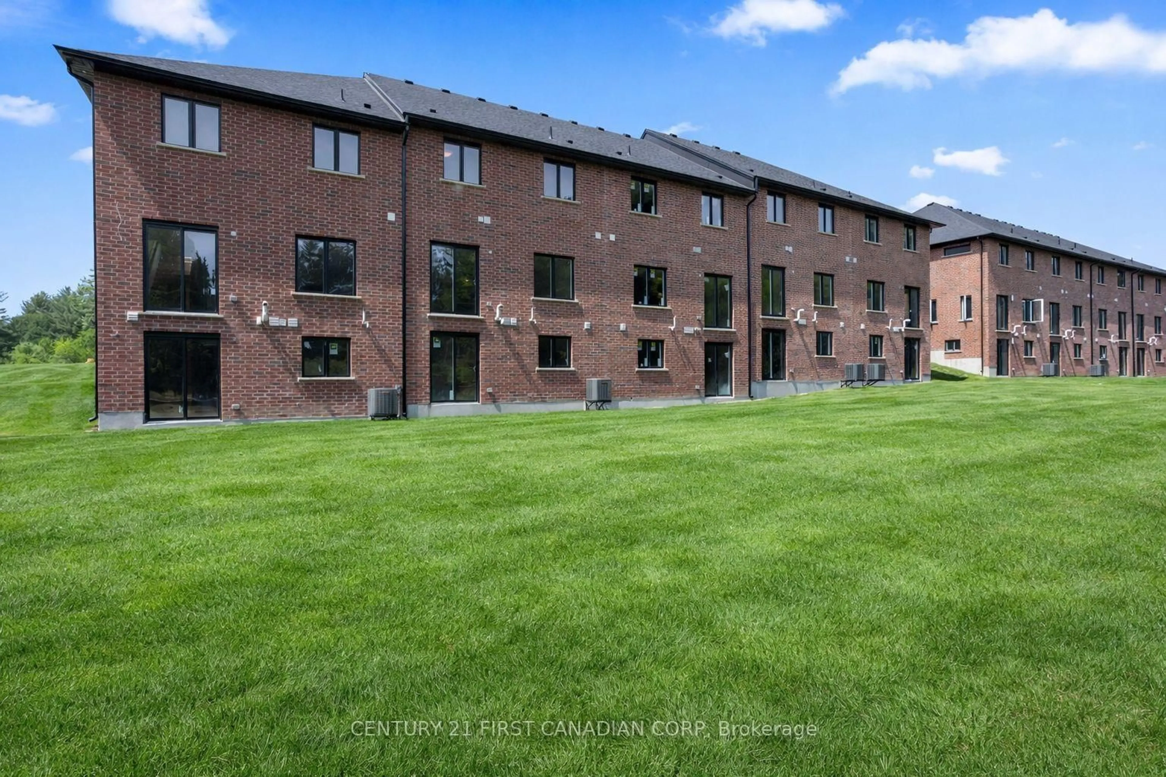 A pic from outside/outdoor area/front of a property/back of a property/a pic from drone, building for 6890 HEATHWOODS Ave, London South Ontario N6P 1H3