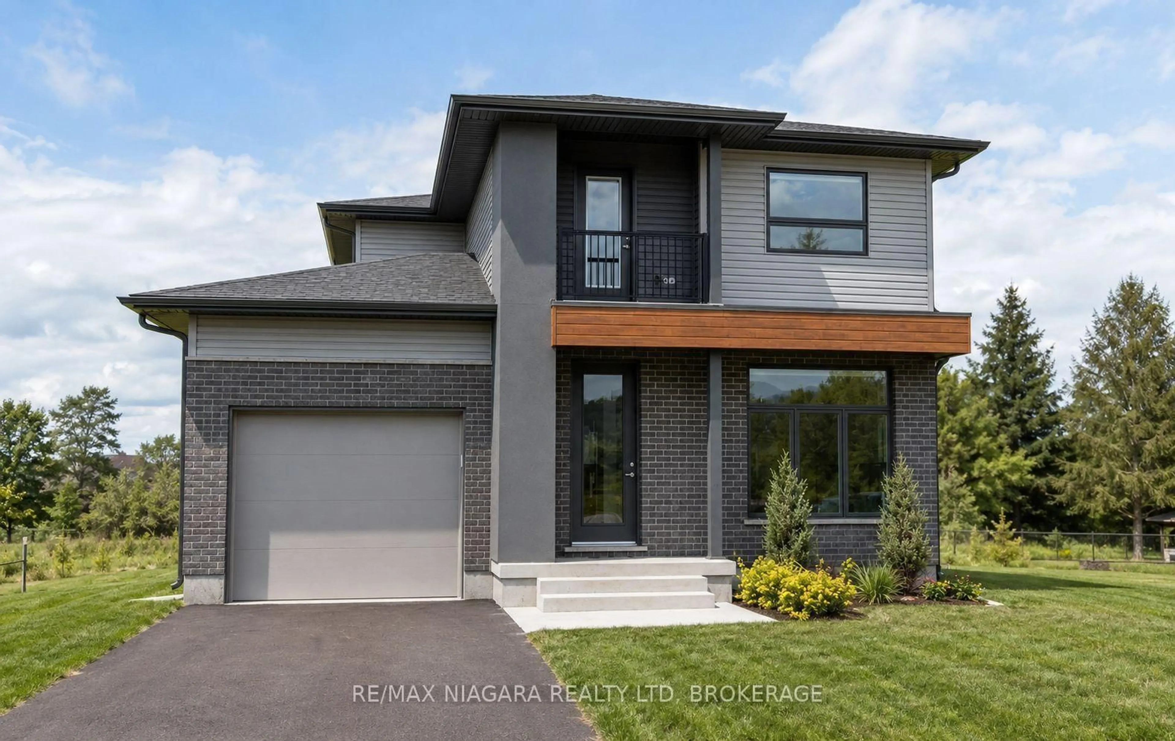Home with brick exterior material, street for 218 Wellandvale Rd, Welland Ontario L3C 7C7