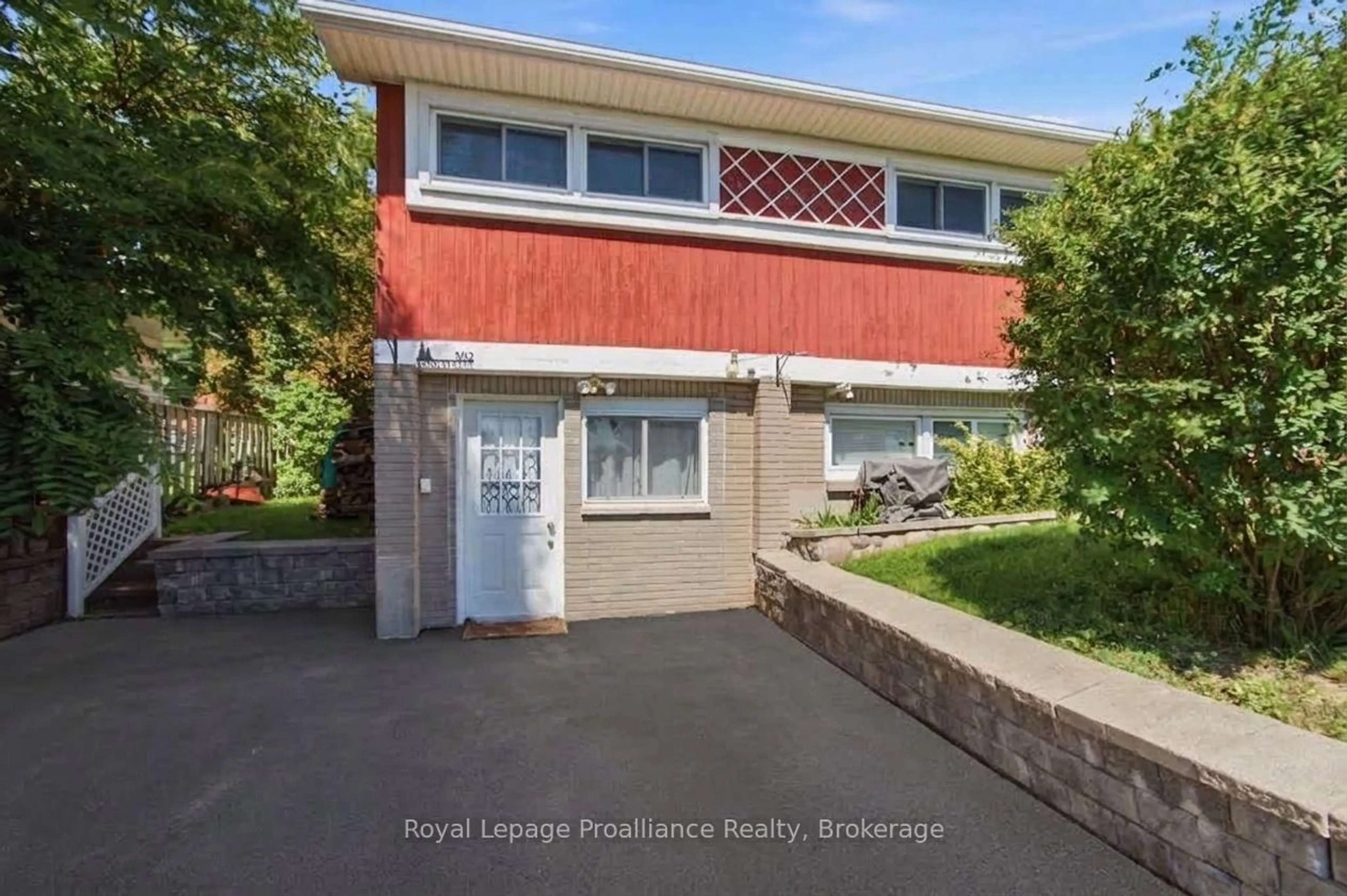 A pic from outside/outdoor area/front of a property/back of a property/a pic from drone, street for 302 King St, Quinte West Ontario K8V 3X5