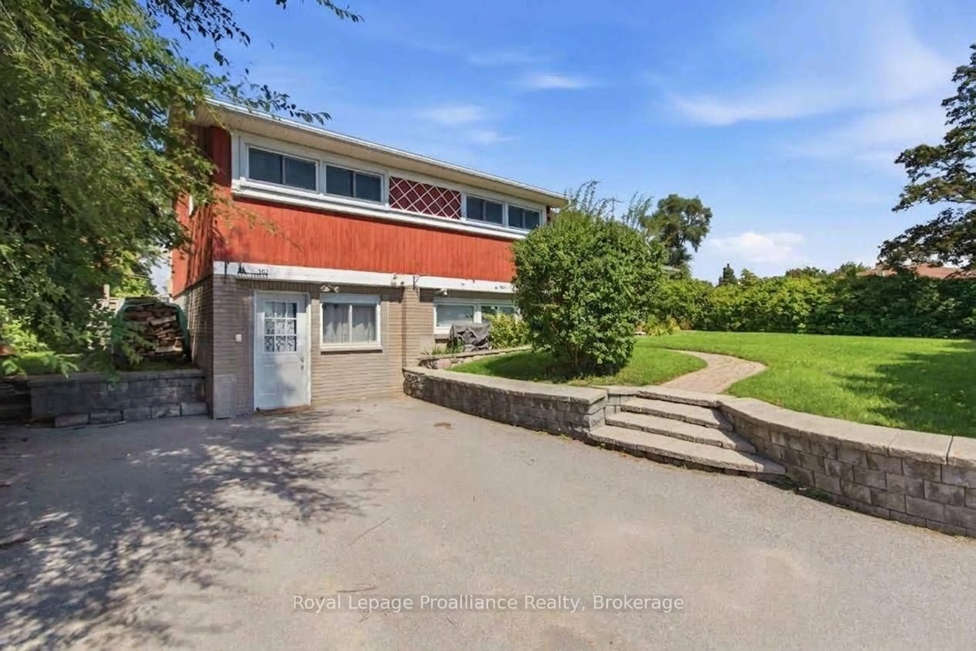 A pic from outside/outdoor area/front of a property/back of a property/a pic from drone, street for 302 King St, Quinte West Ontario K8V 3X5