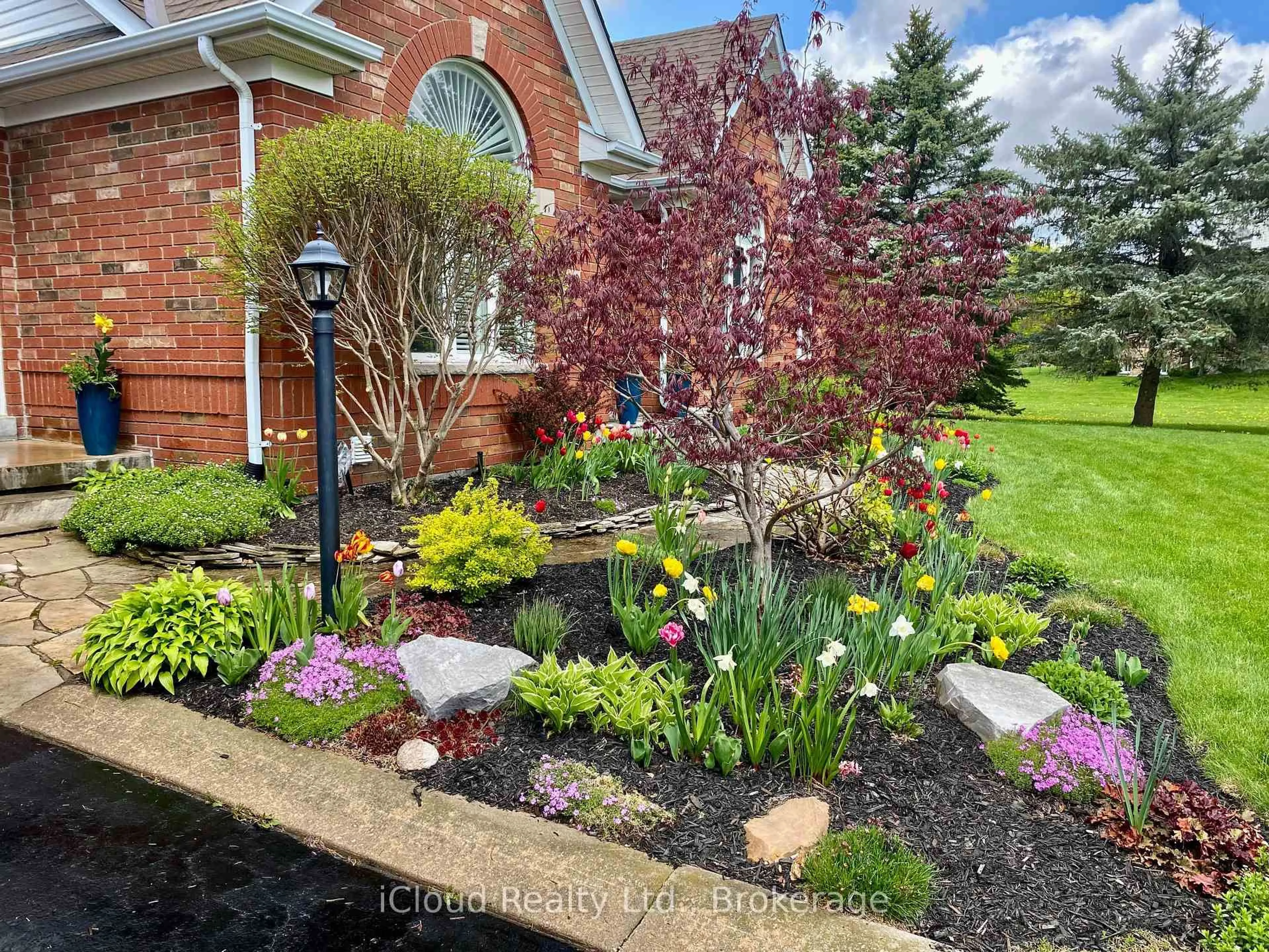 Indoor entryway for 24 McCullogh Dr, Erin Ontario N0B 1T0
