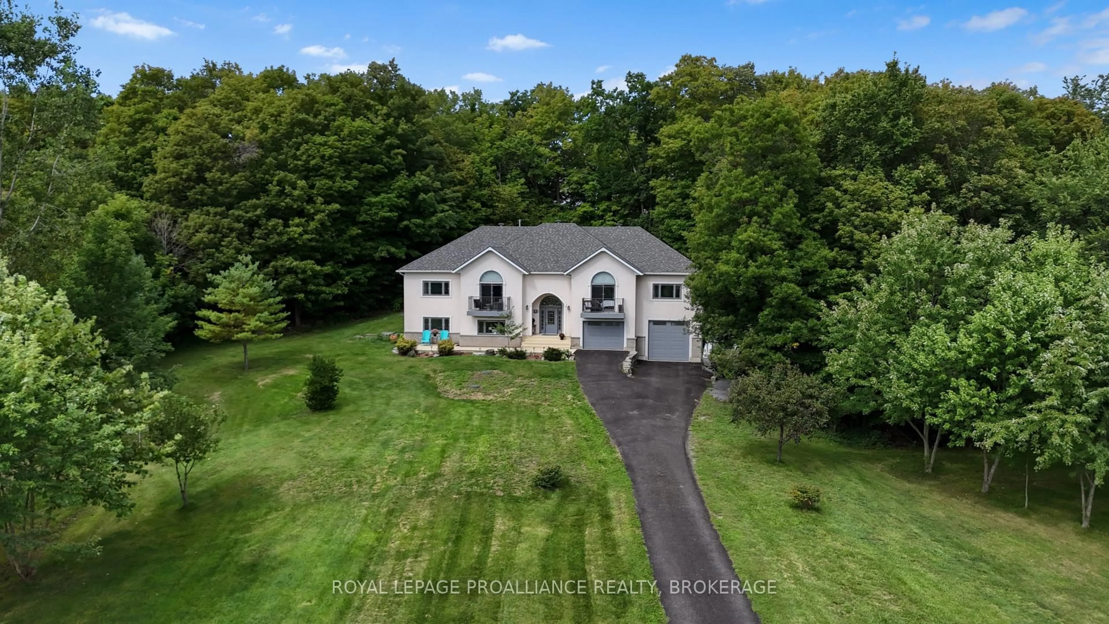A pic from outside/outdoor area/front of a property/back of a property/a pic from drone, unknown for 27 Collins Dr, Inverary Ontario K0H 1X0