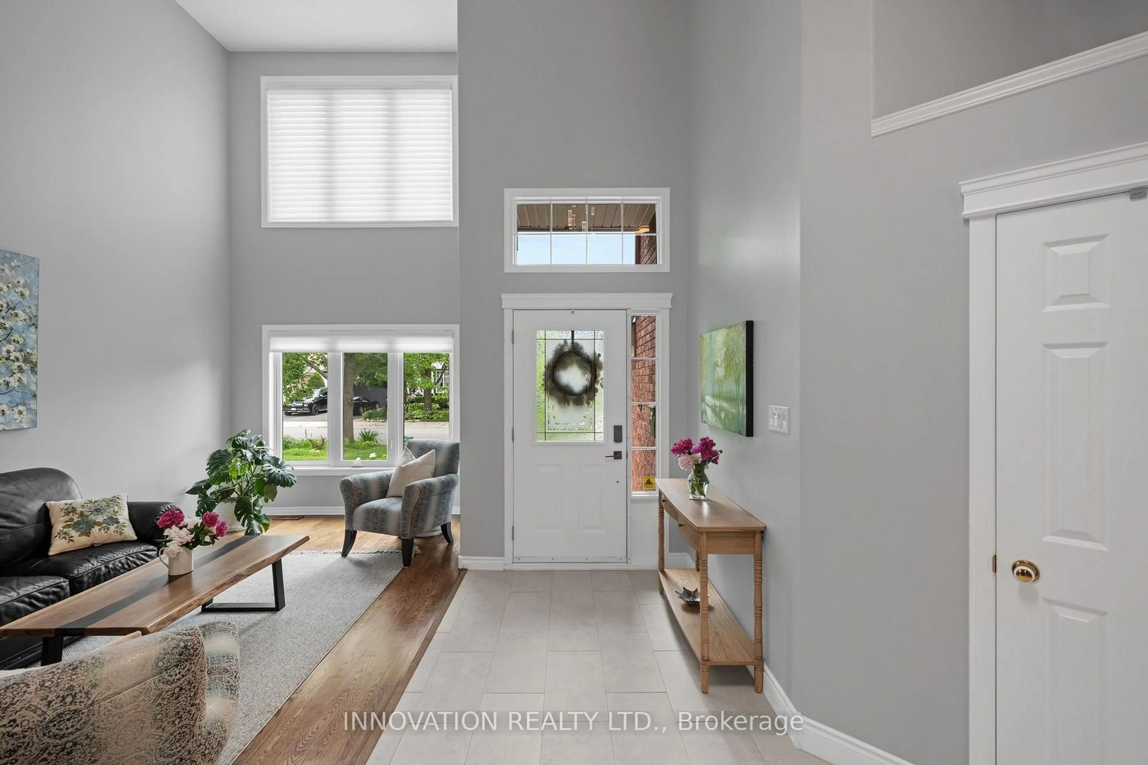 Indoor entryway for 11 Bracewood Way, Ottawa Ontario K2J 4Y3