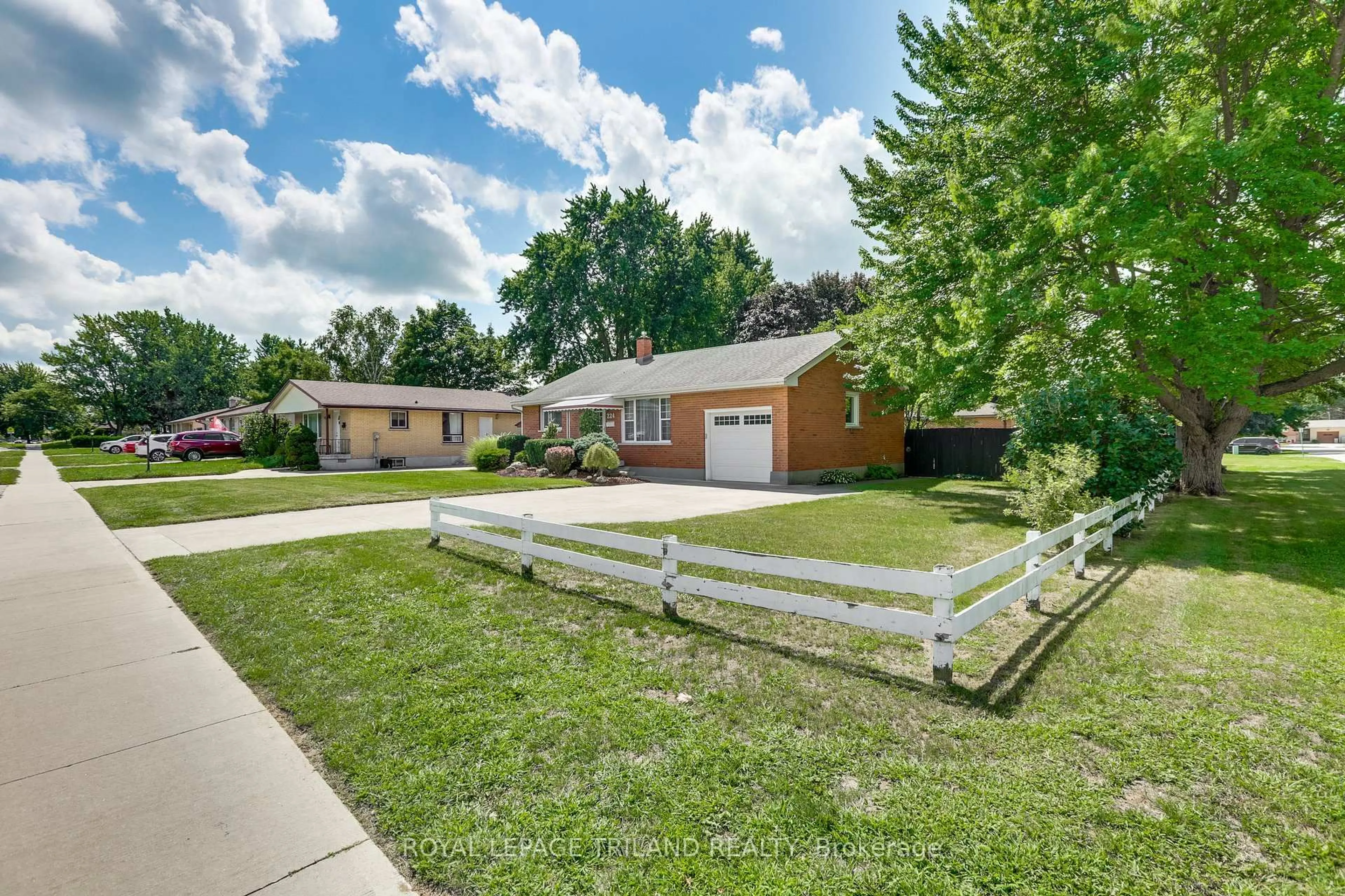 Unknown for 224 McKellar St, Strathroy-Caradoc Ontario N7G 2Y5