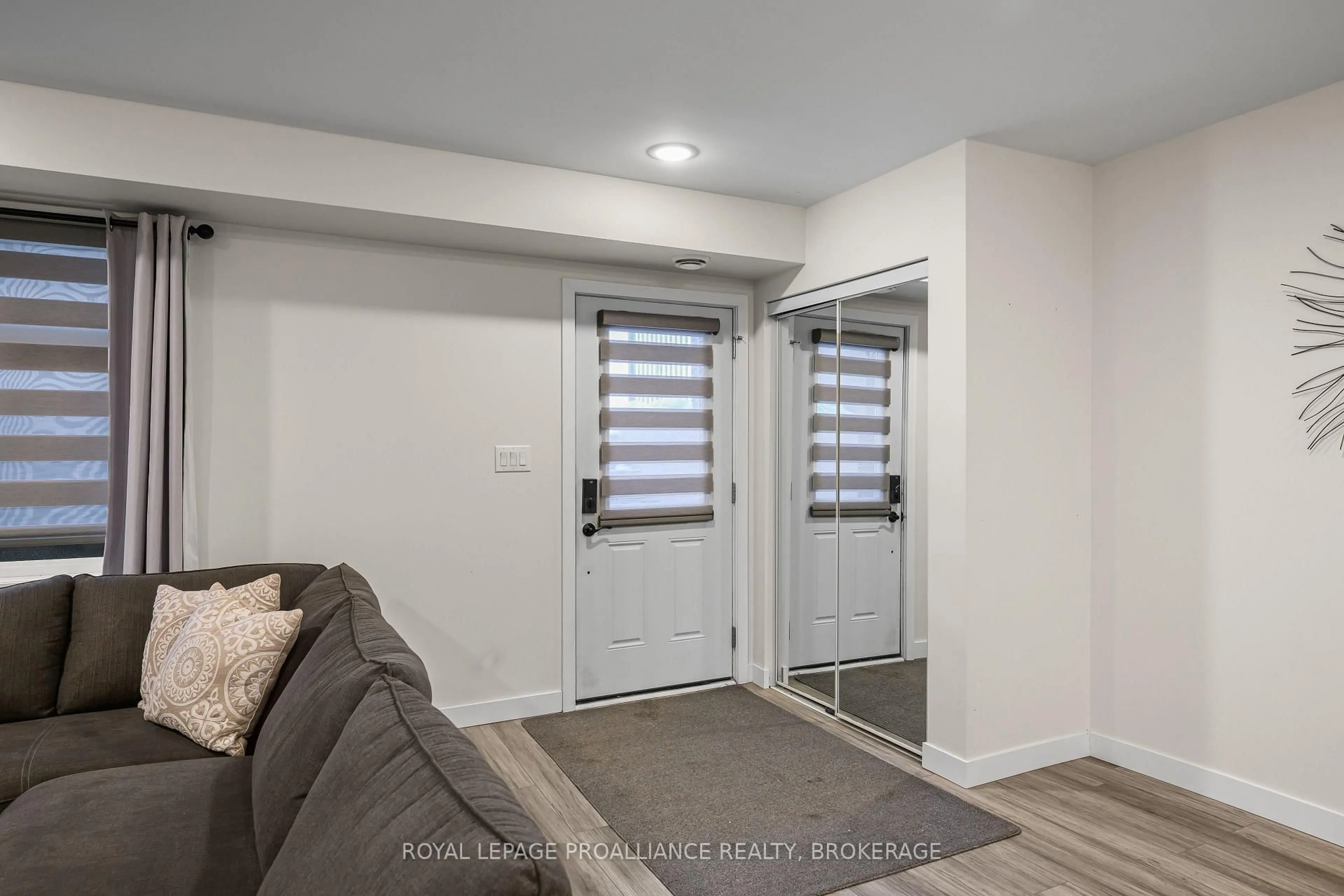 Indoor entryway for 809 Development Dr #105, Kingston Ontario K7M 0J4