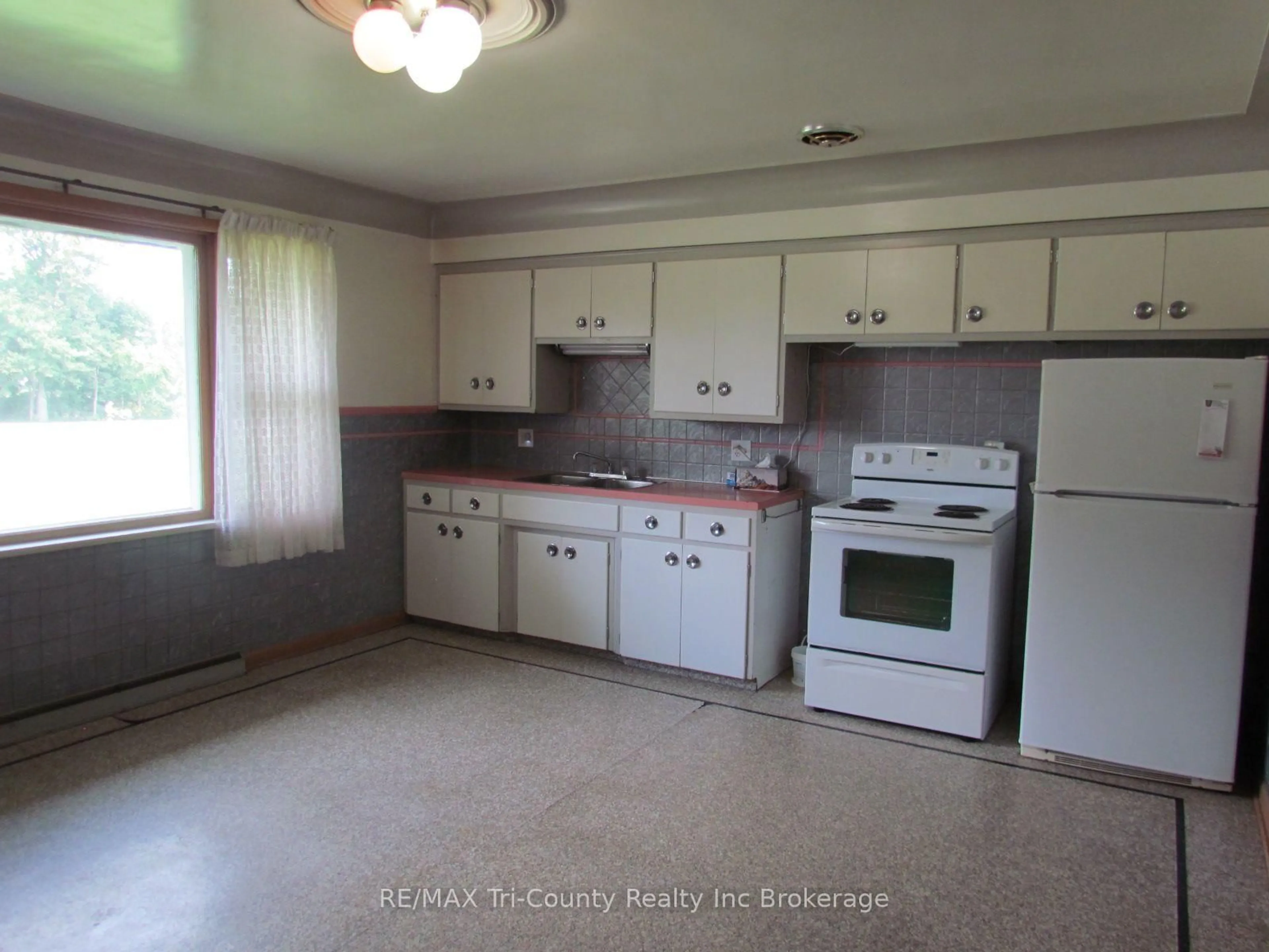 Standard kitchen, unknown for 1246 3 Highway, Norfolk Ontario N4B 2W6