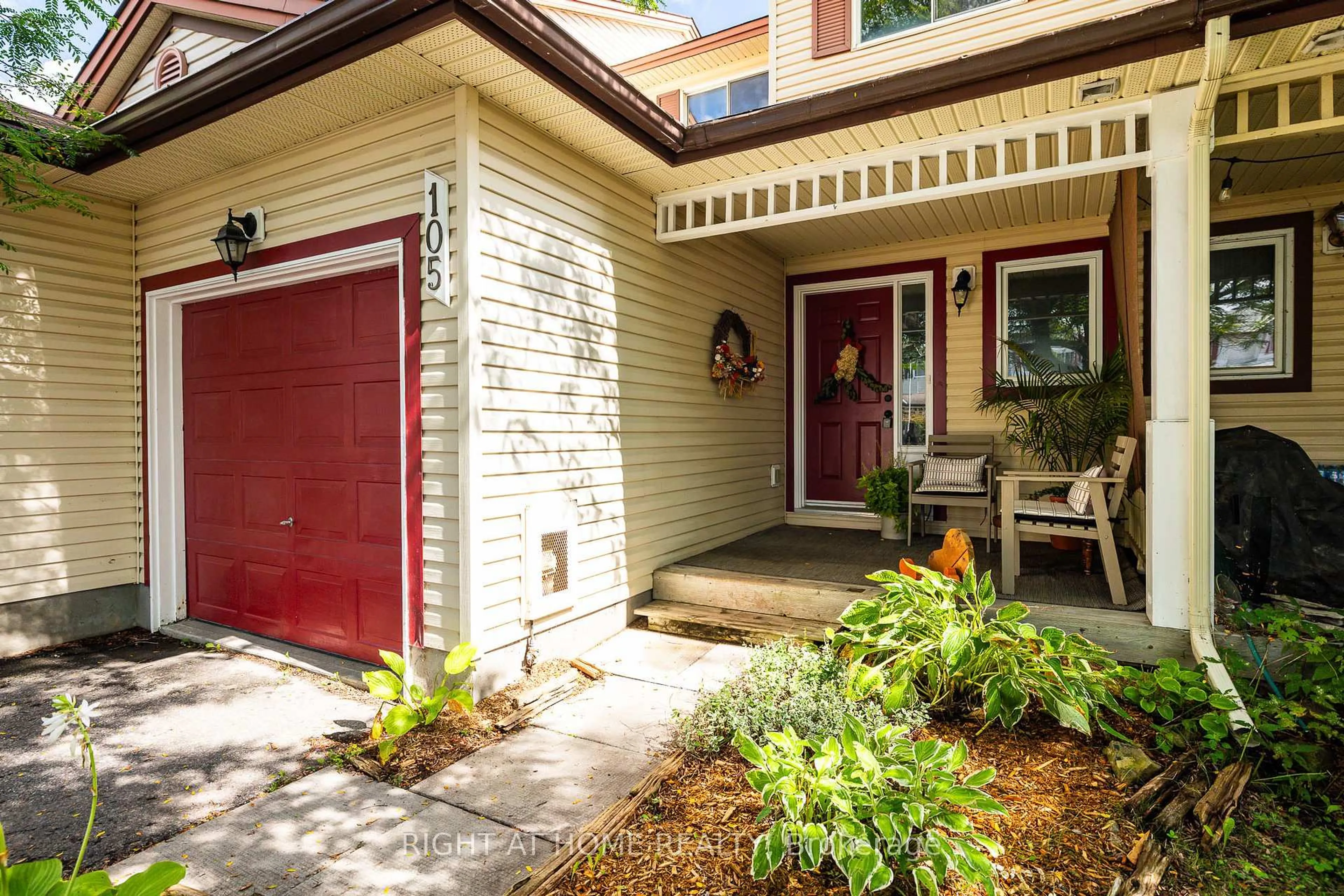 Indoor entryway for 105 Crampton Dr, Carleton Place Ontario K7C 4P8