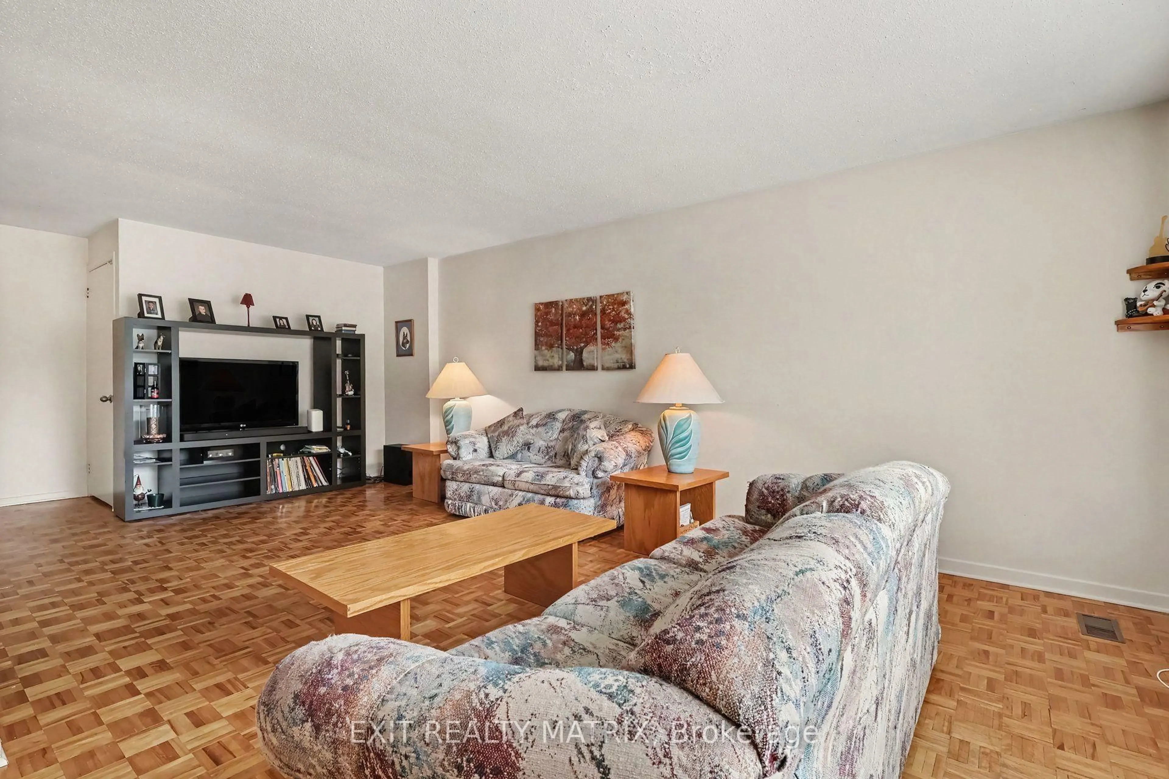 Living room with furniture, unknown for 1887 Elmridge Dr, Ottawa Ontario K1J 8G7