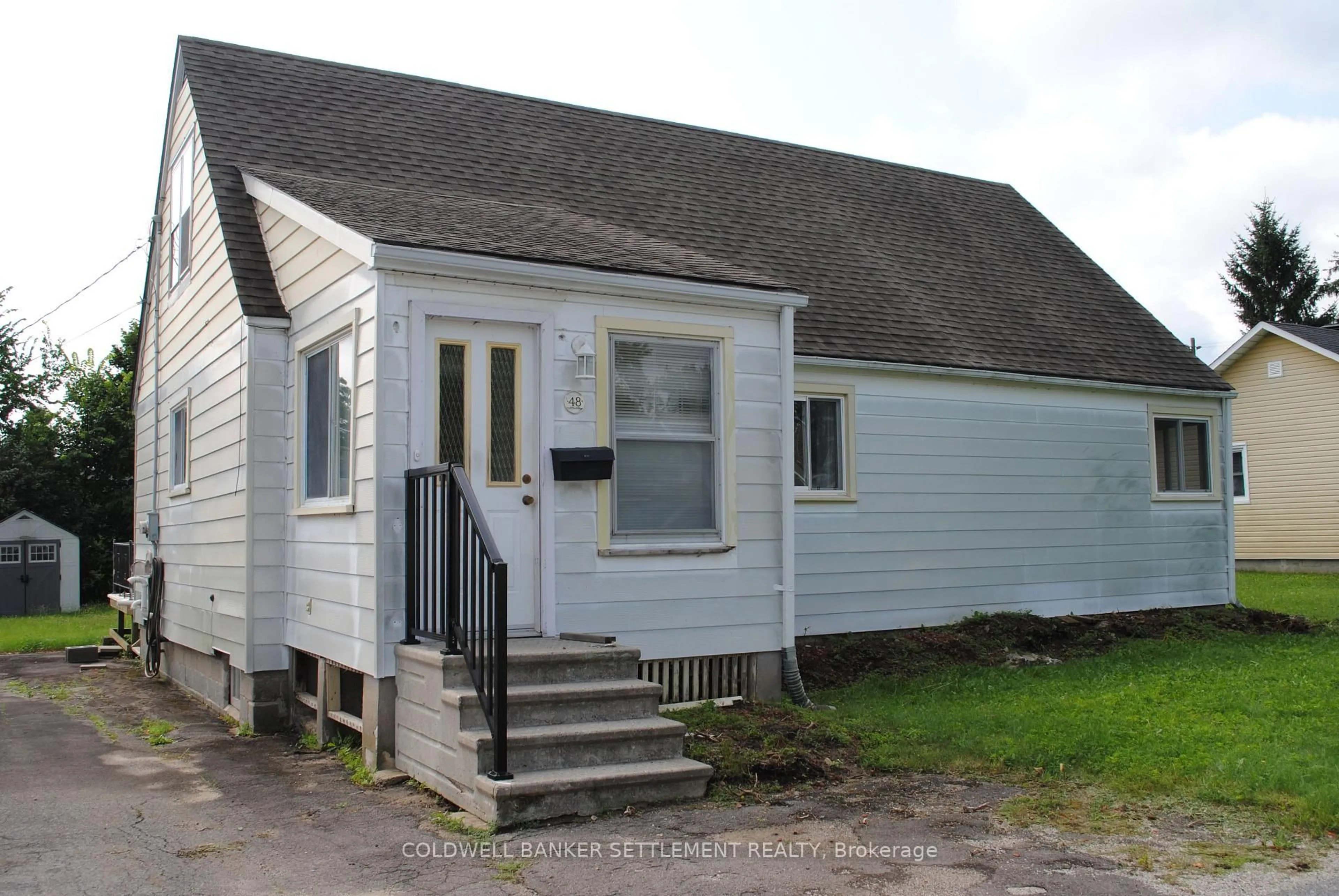 Home with vinyl exterior material, street for 48 Pine St, Smiths Falls Ontario K7A 3T6