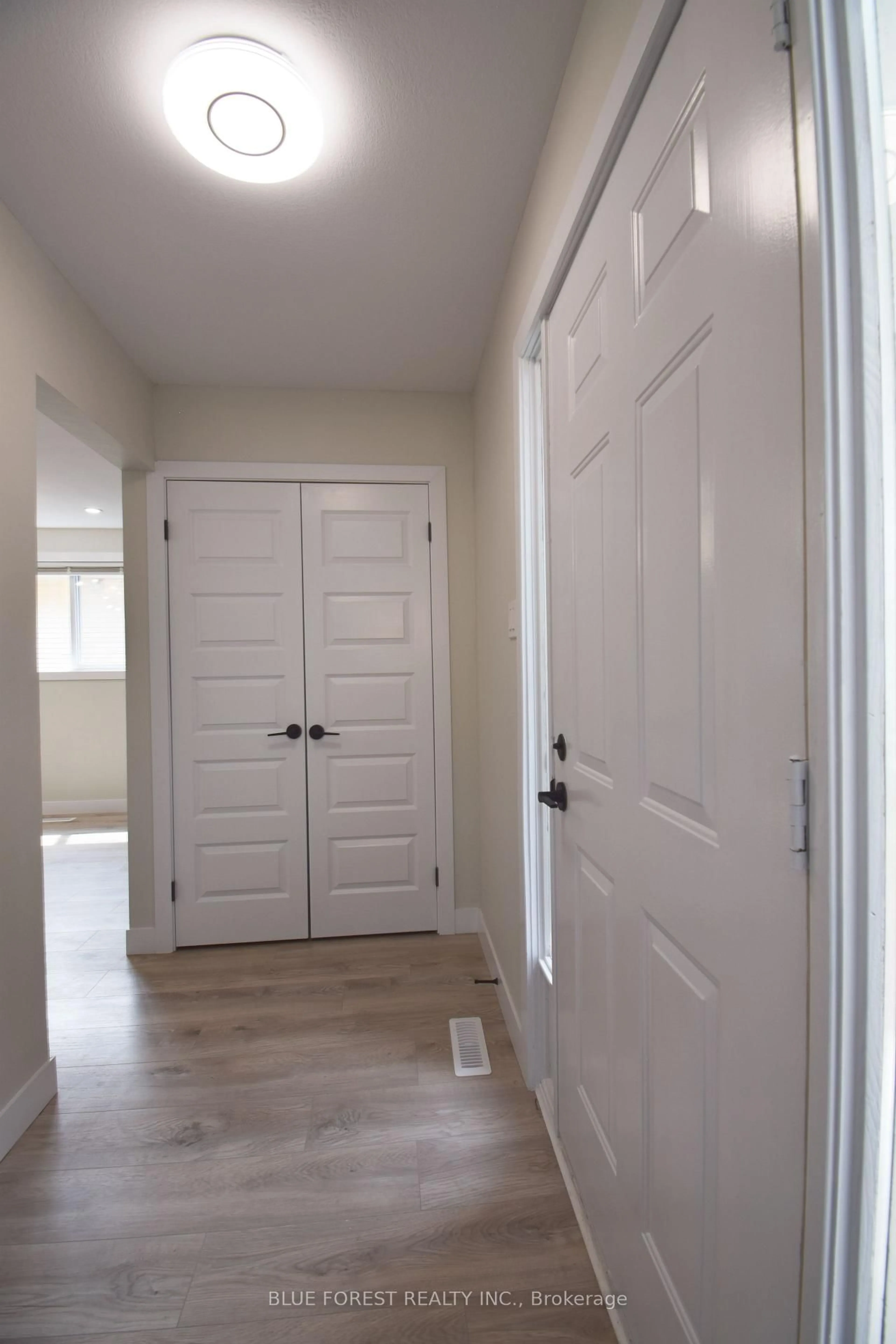Indoor entryway for 1048 Mahogany Rd, London North Ontario N6H 2W5