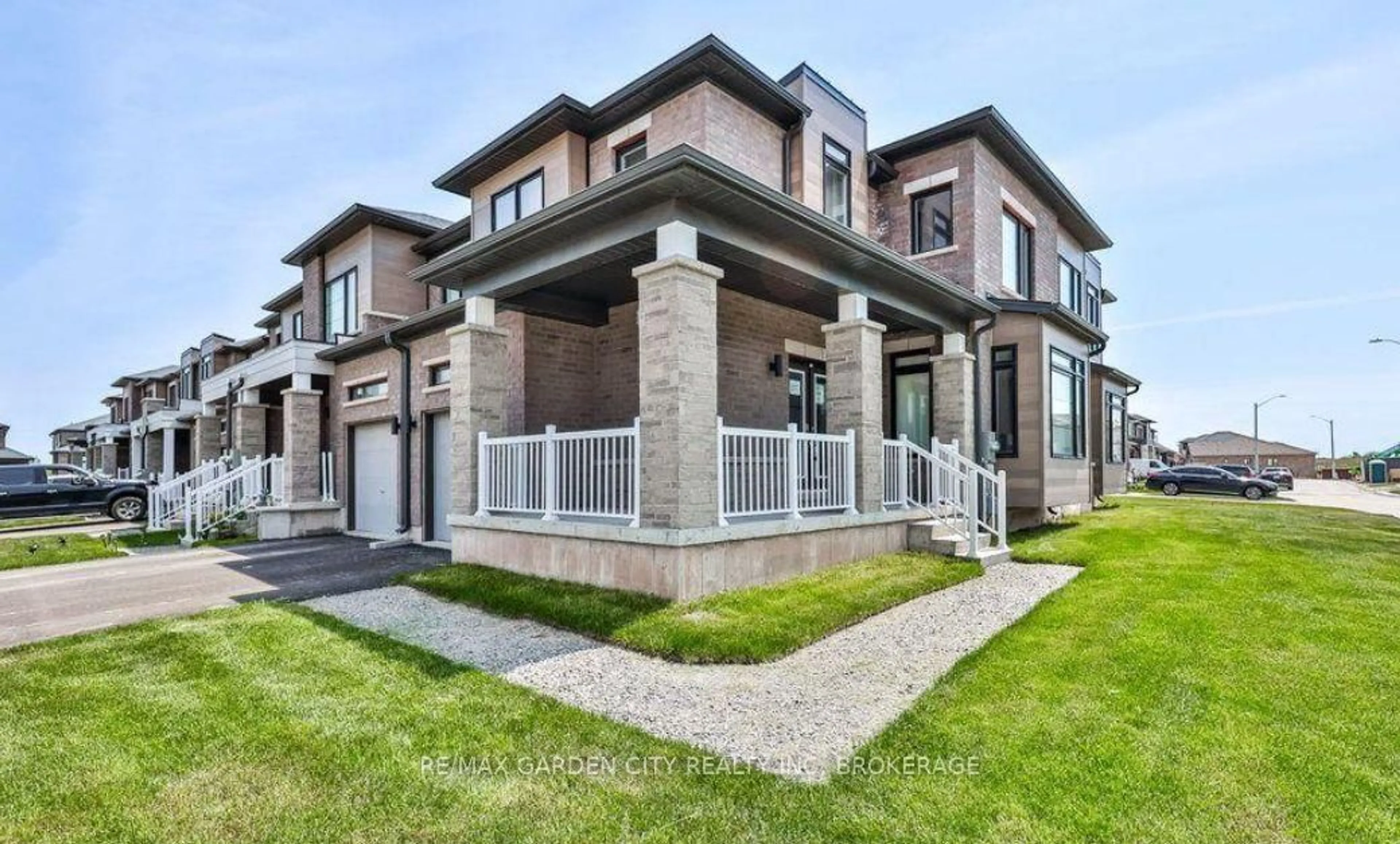 Home with brick exterior material, street for 41 Bentgrass Dr, Welland Ontario L3B 0H4