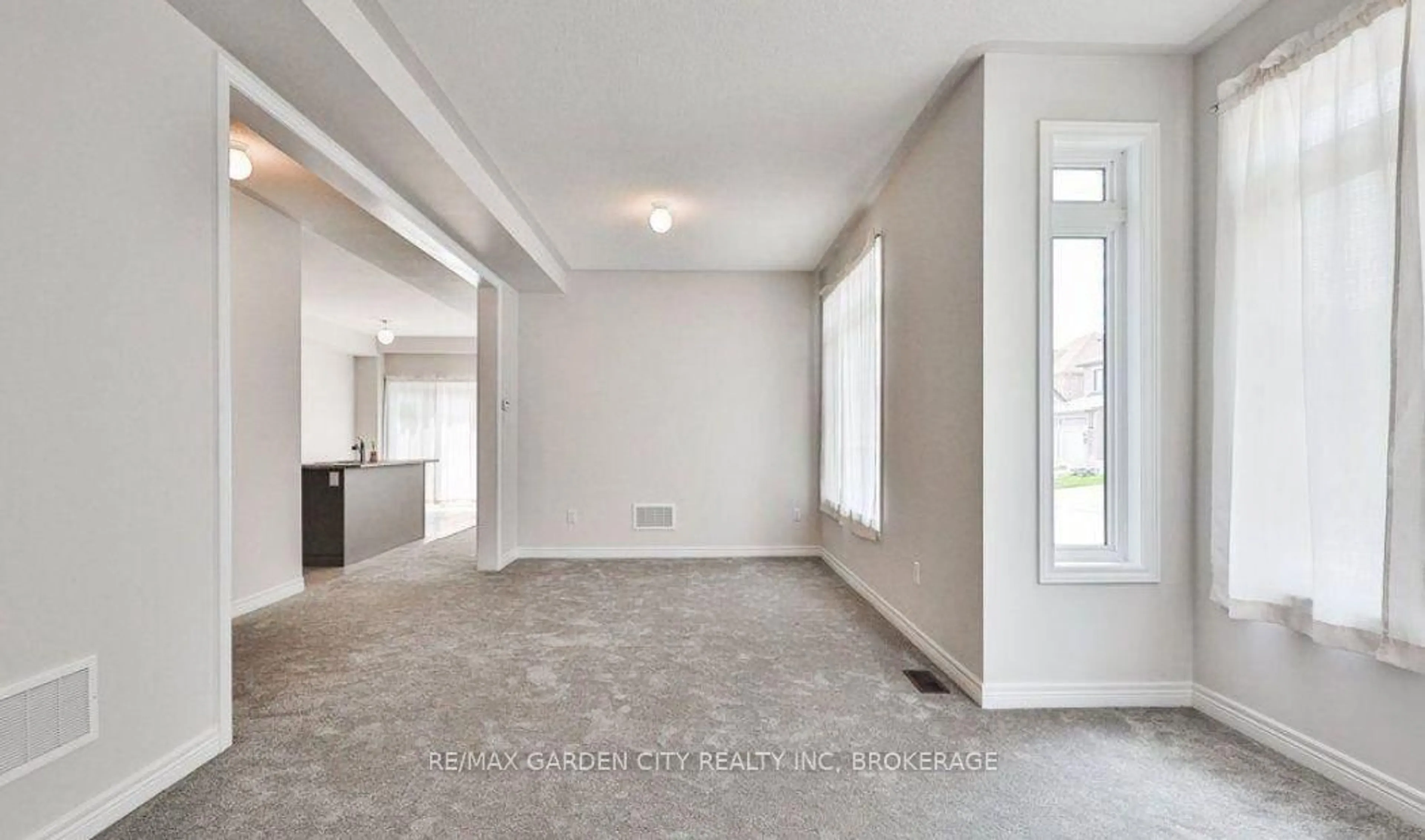 Indoor foyer for 41 Bentgrass Dr, Welland Ontario L3B 0H4