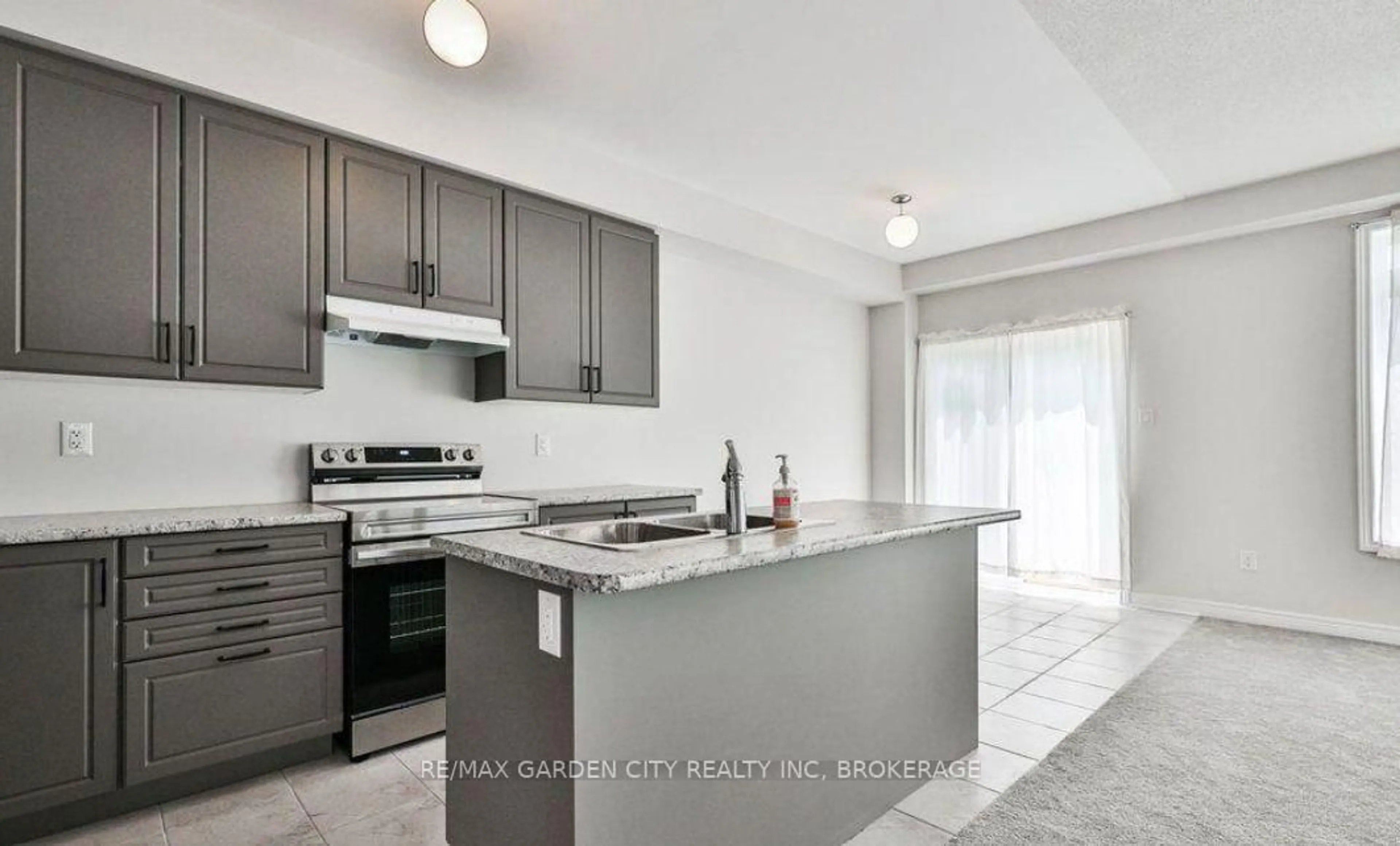 Open concept kitchen, unknown for 41 Bentgrass Dr, Welland Ontario L3B 0H4