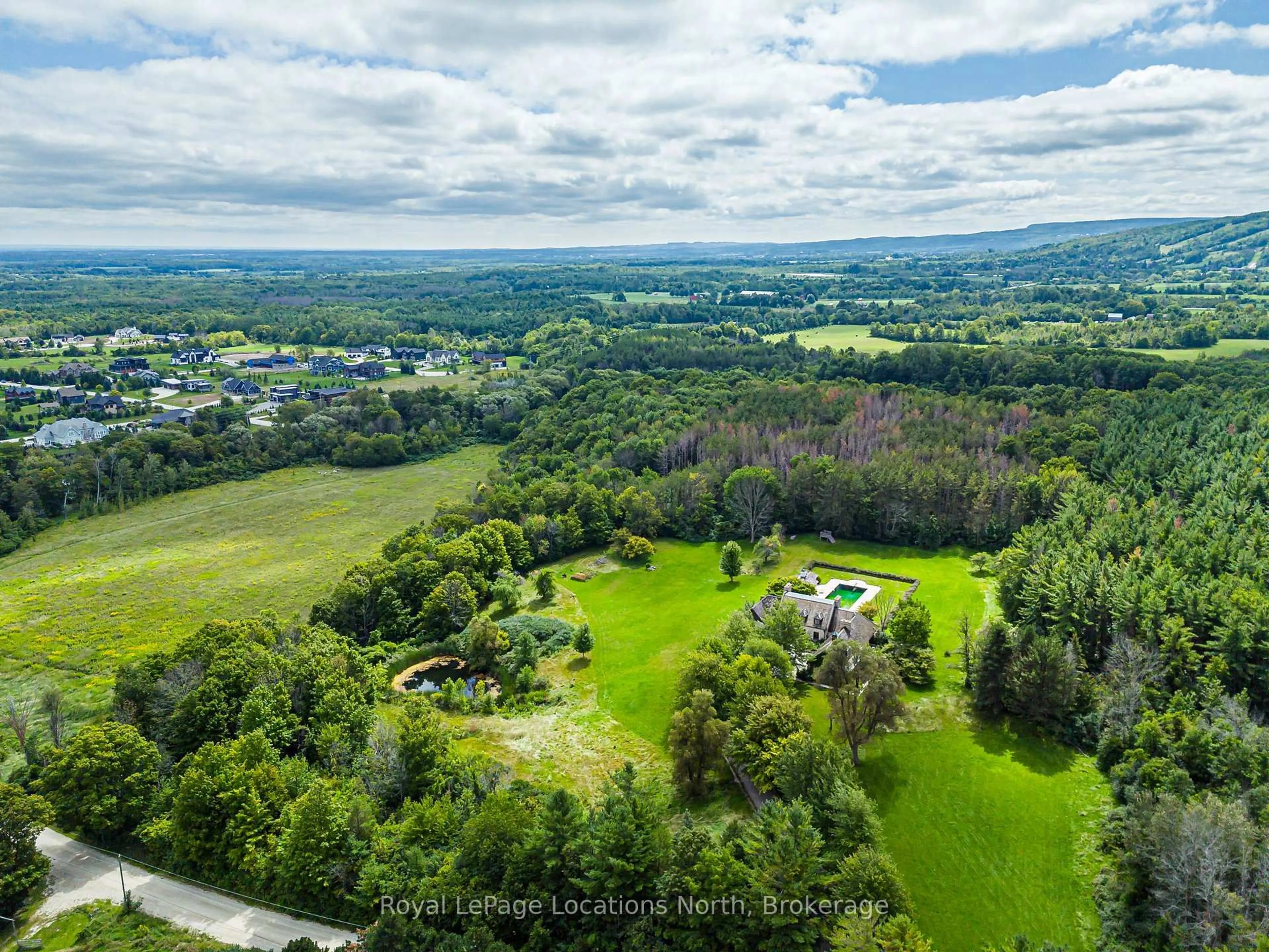 A pic from outside/outdoor area/front of a property/back of a property/a pic from drone, unknown for 609830 12th Sdrd, Blue Mountains Ontario L9Y 0P6