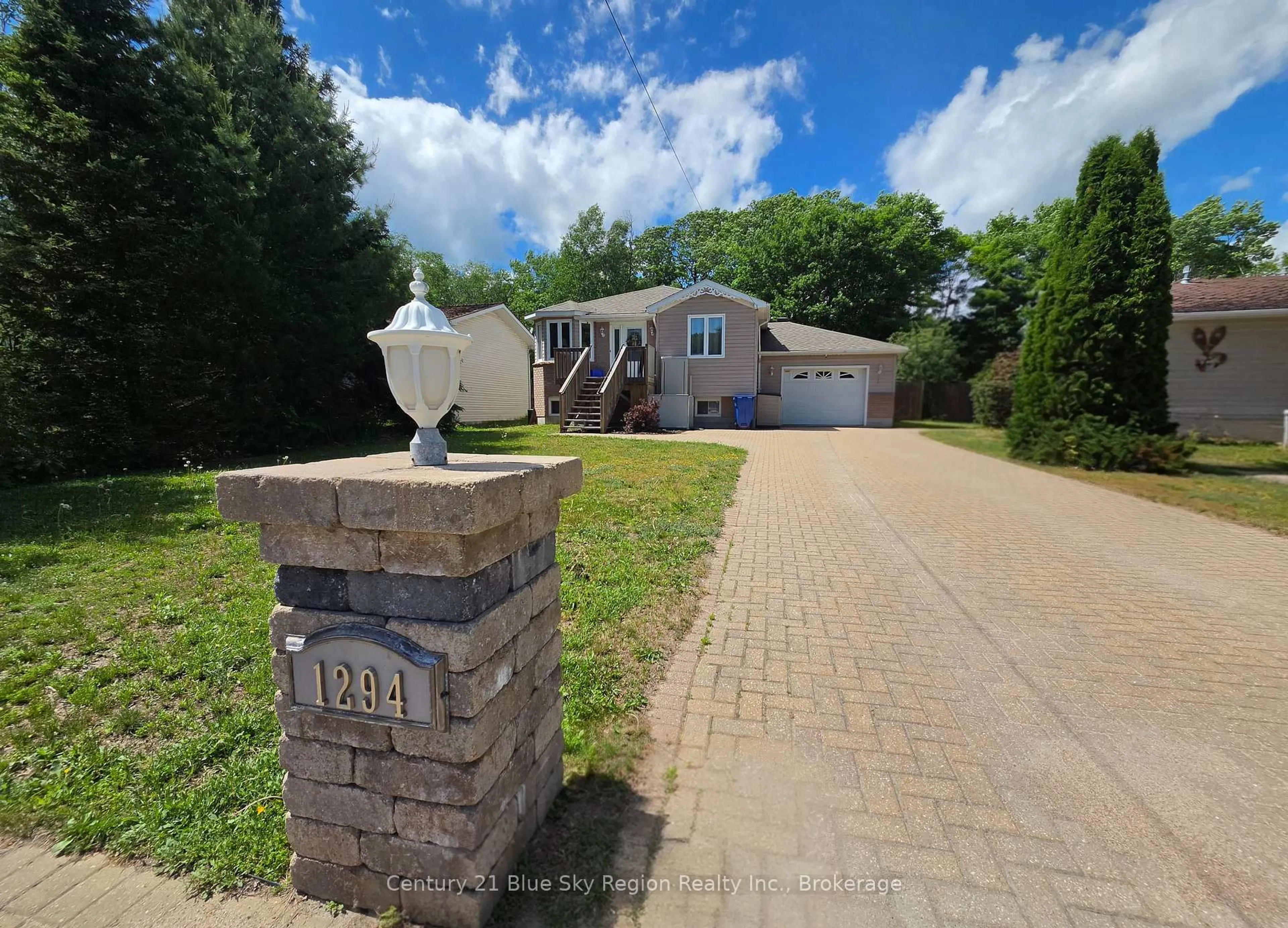 A pic from outside/outdoor area/front of a property/back of a property/a pic from drone, street for 1294 Airport Rd, North Bay Ontario P1B 8G2