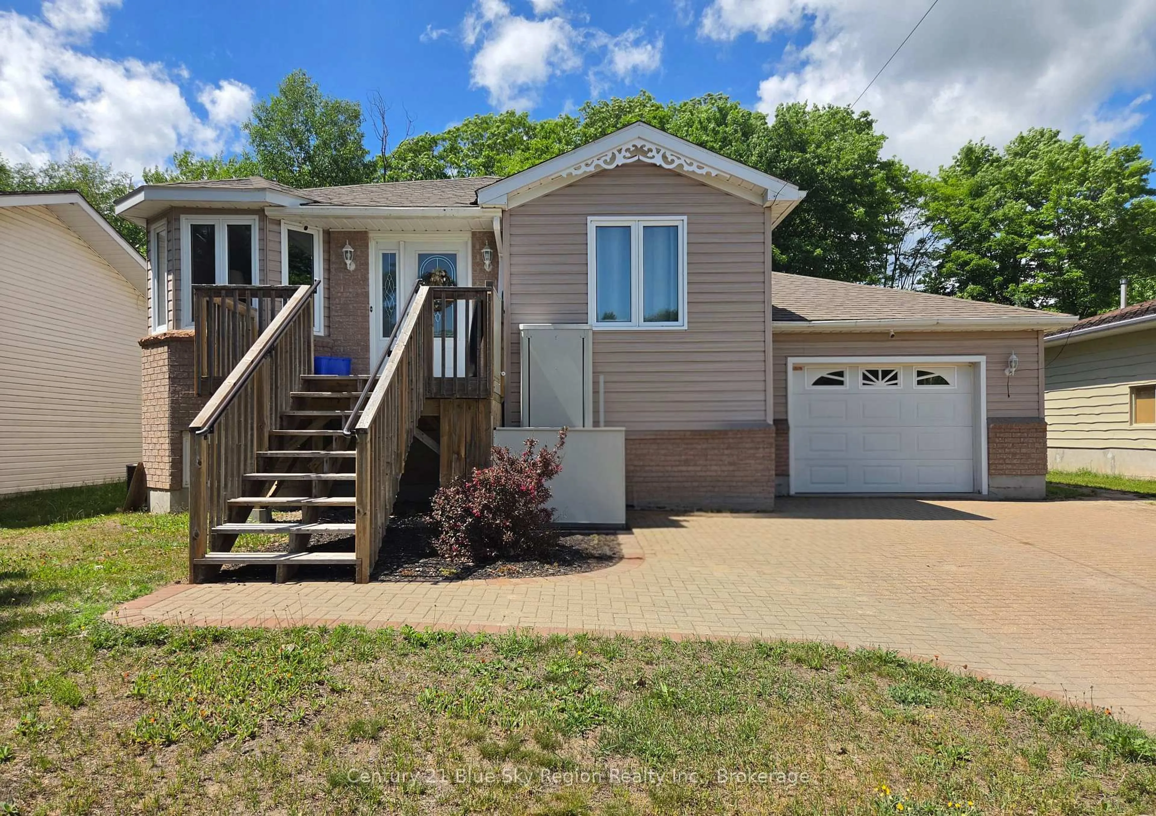 Home with vinyl exterior material, street for 1294 Airport Rd, North Bay Ontario P1B 8G2