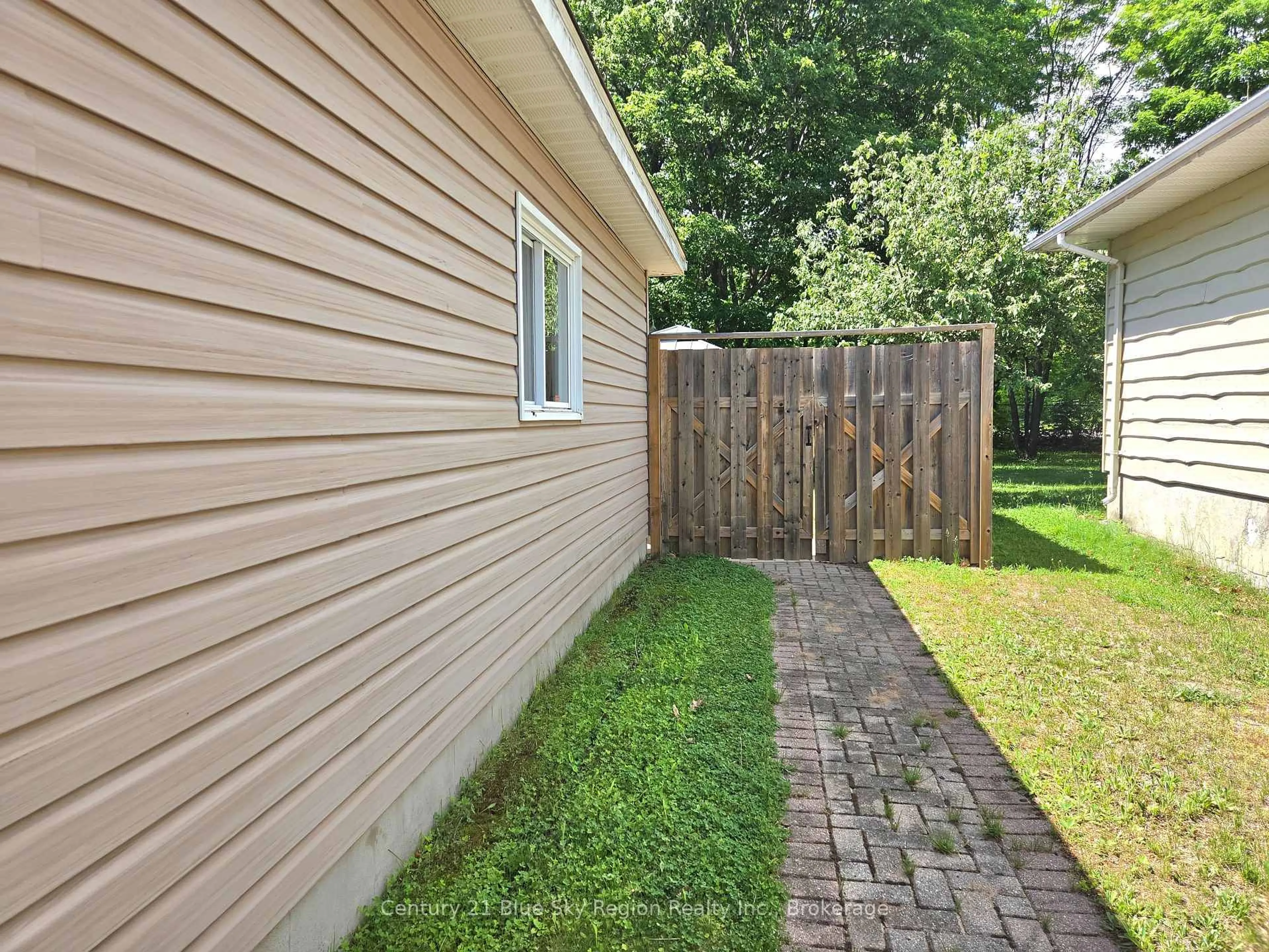 Unknown for 1294 Airport Rd, North Bay Ontario P1B 8G2